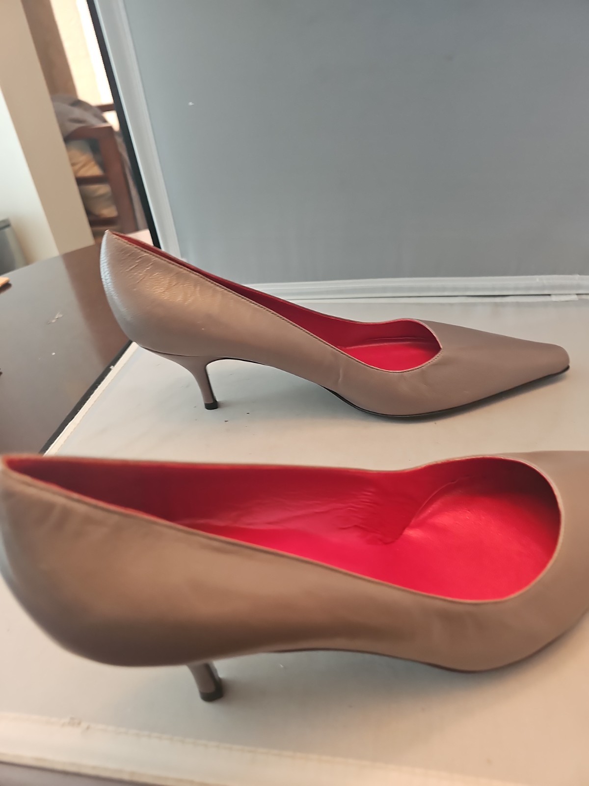 Women’s Anne Klein Gray Pointed Toe 2.5 Inch Heel Pump, Size 11 M Madein Italy