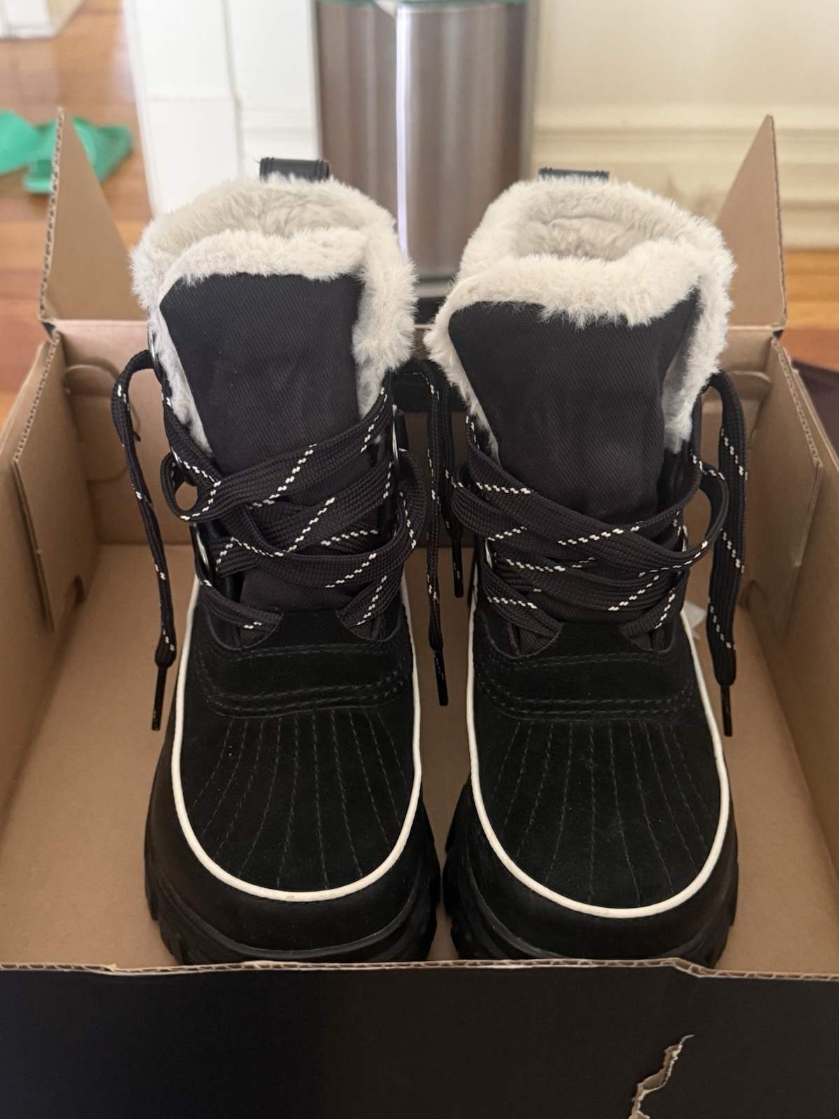 Sorel Tivoli v Women’s Waterproof Boot, Black/Fawn, Size 6 US