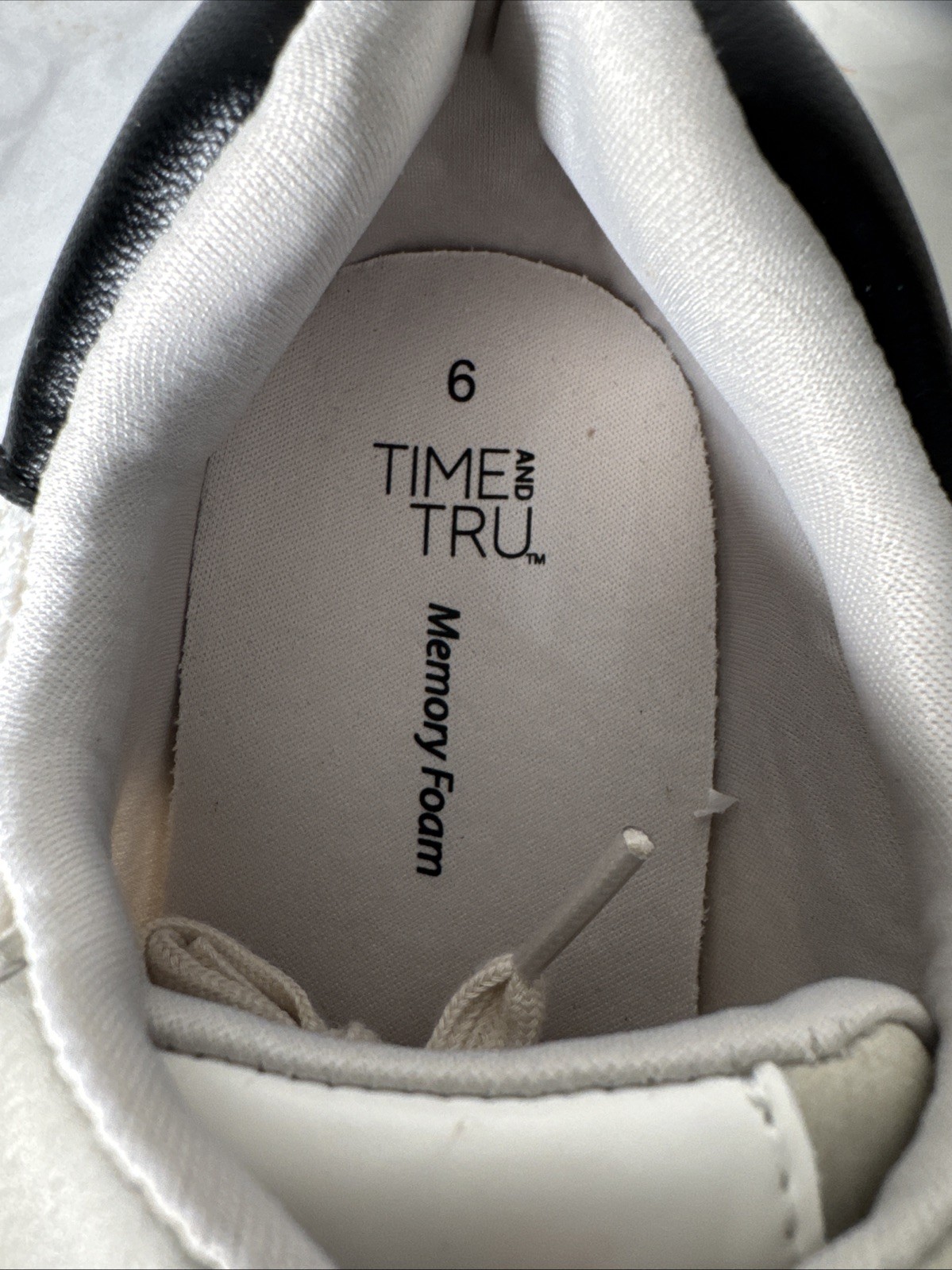 Time And Tru Women’s Size 6 Sneakers Memory Foam NEW Black / Cream / Gray