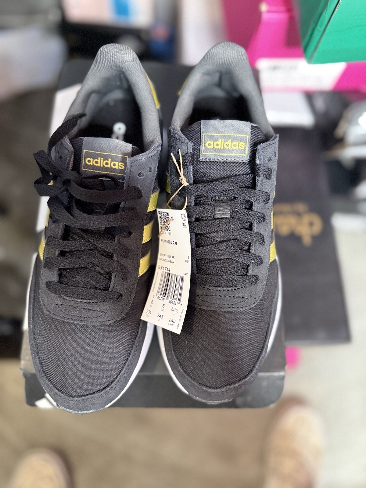 Women’s Adidas Run 60s 2.0 BLK/GLD Women’s Shoes Size 7.5