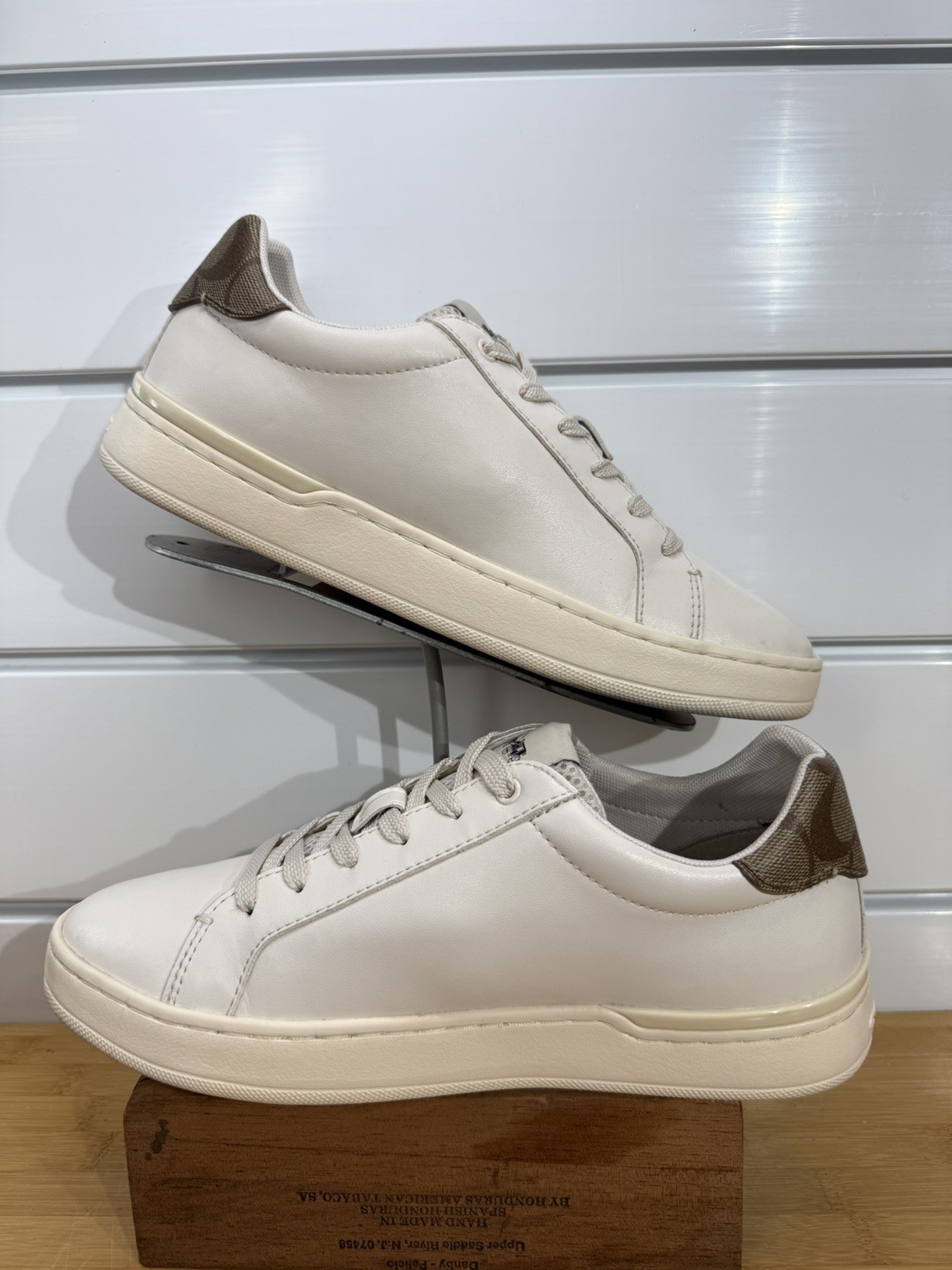COACH Clip Low Top Leather Sneakers Size 9B Chalk/Khaki Signature 1941 B40