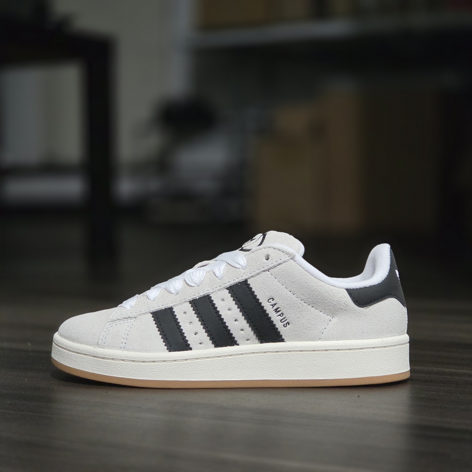 Adidas Campus 00s Sneaker – Women’s 7 – Off-White/Black Suede – NIB