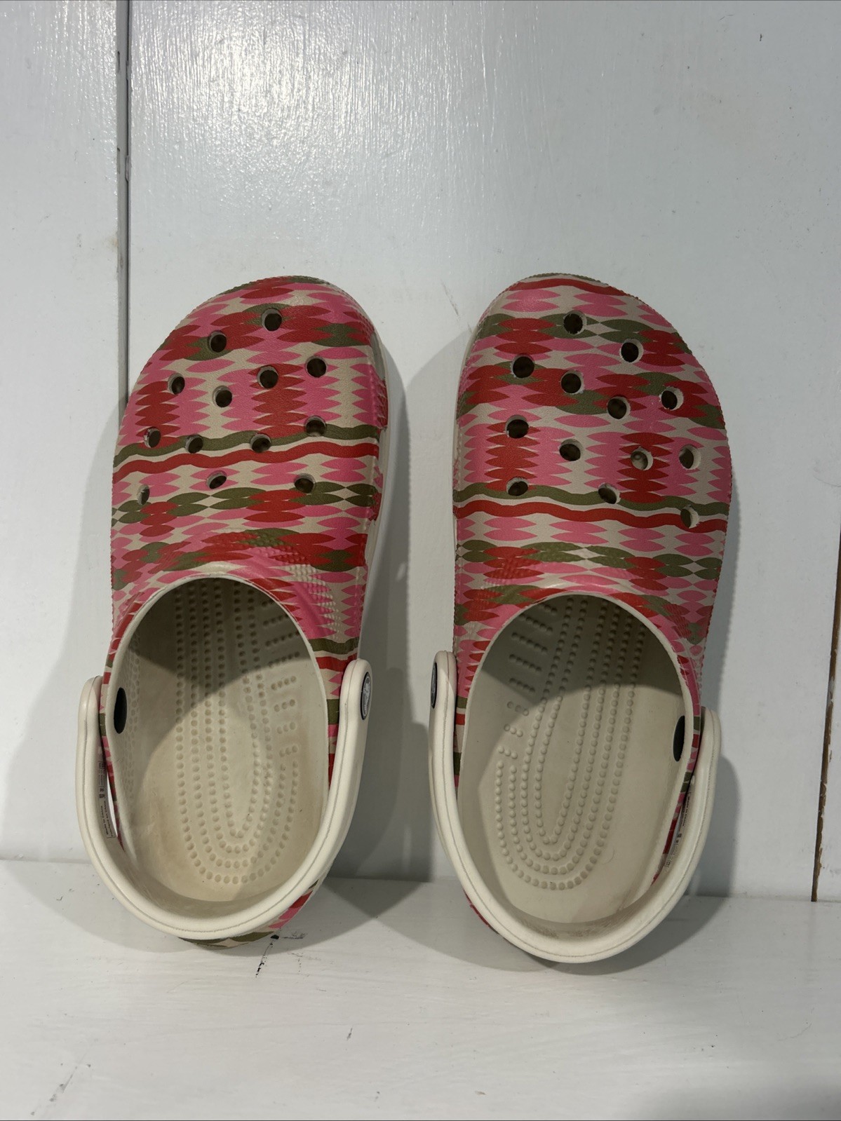 Crocs Classic Woven Multicolor Print Clog – Women’s Size 6 –