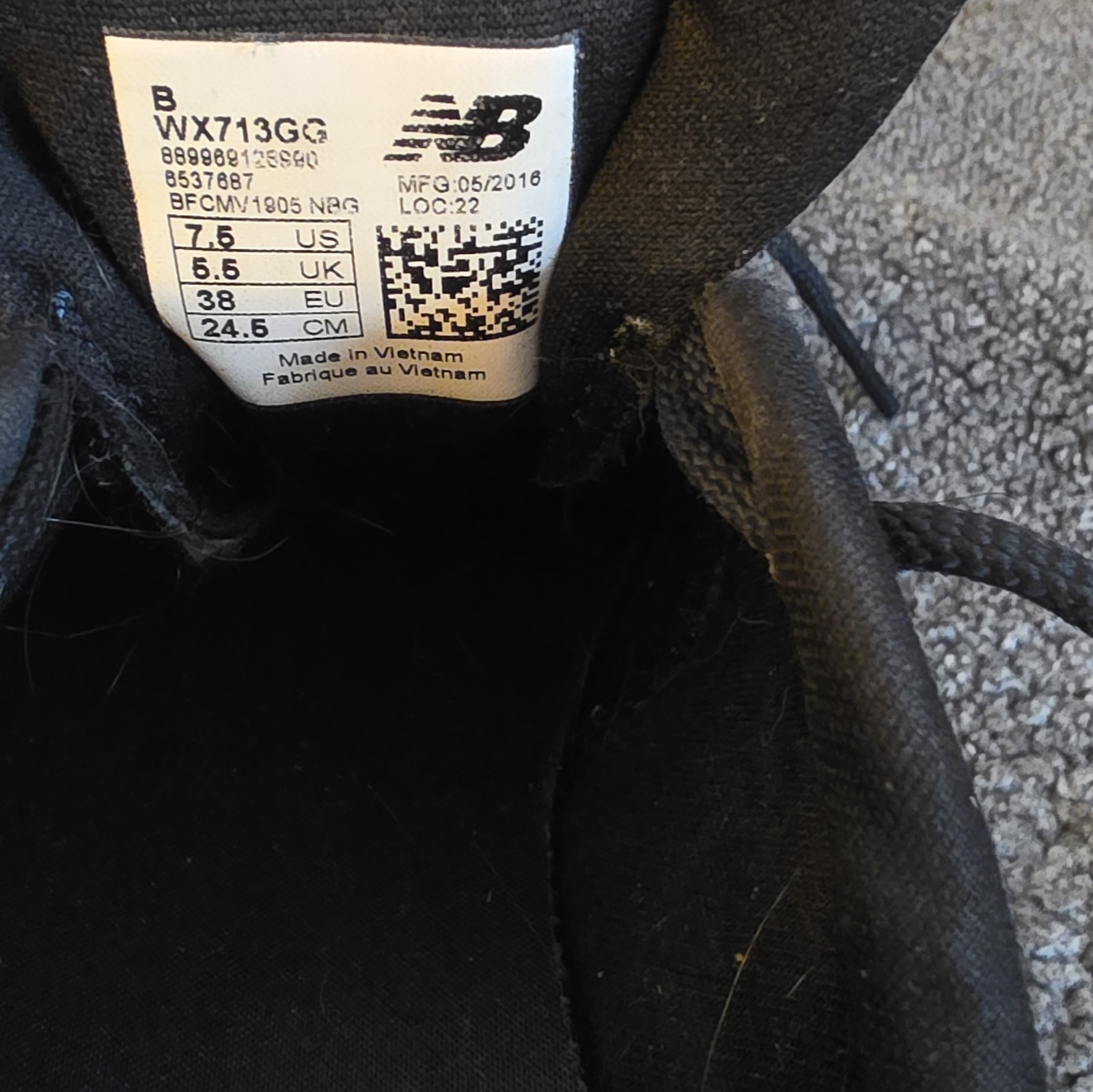 New Balance WX713GG Women’s Gray/Black/White Lace-Up Cushioned Low Top Sneakers