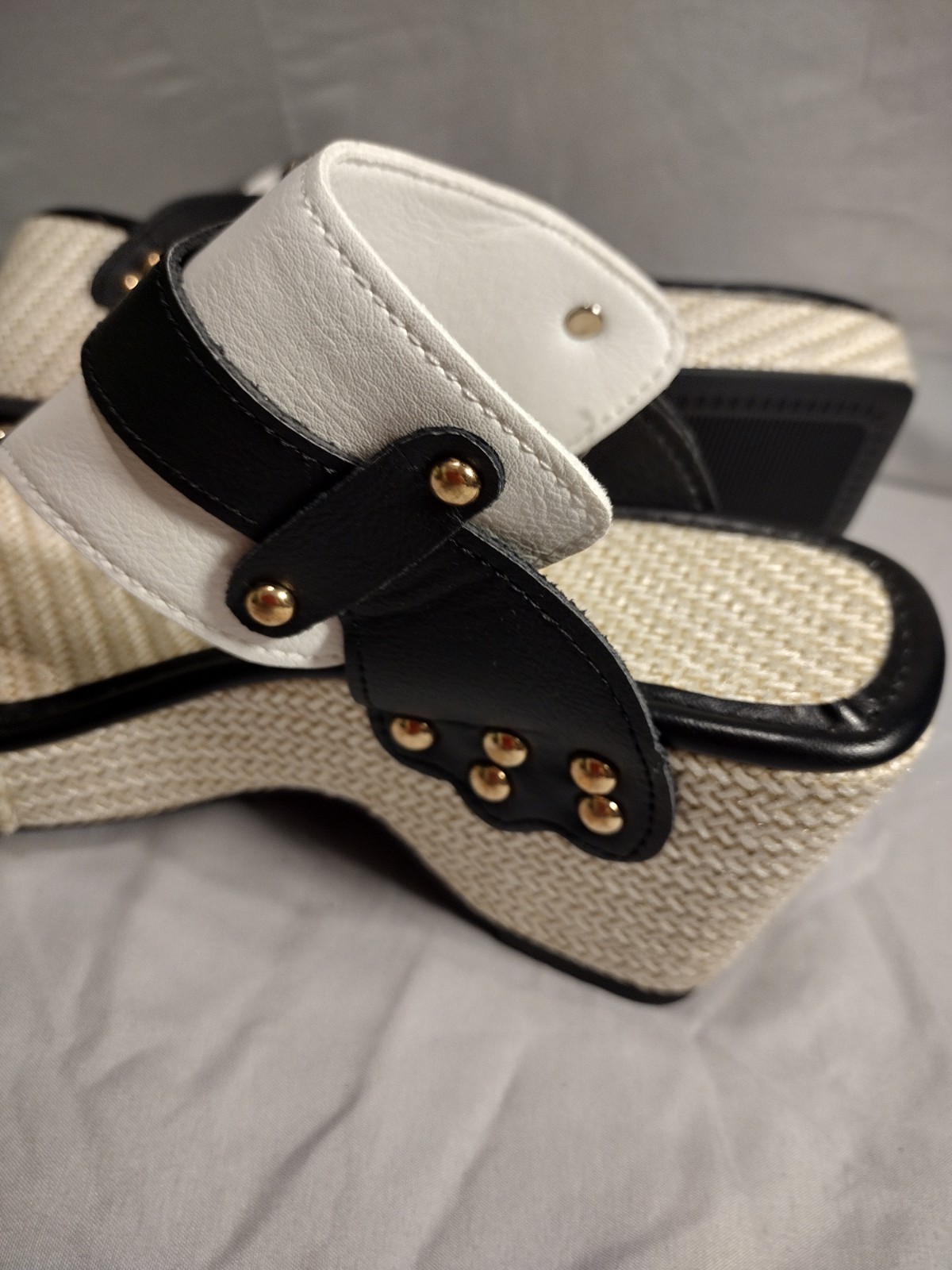 Women’s Wedge Thong Sandals Buckle Studded Adjustable Strap Black/White 6.5