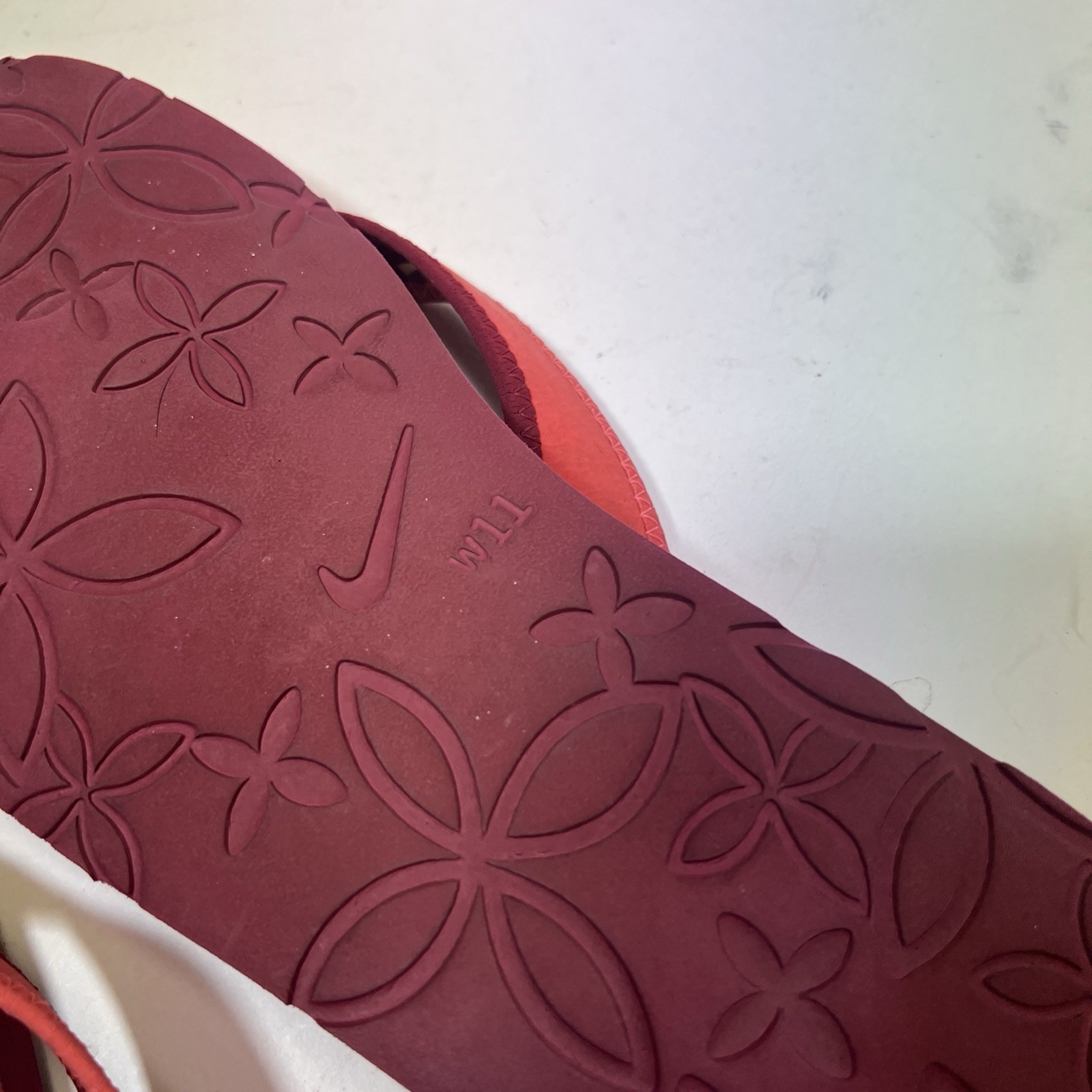 Nike Womens Size 11 Flip Flop Thong Ultra Celso 314870-600 Fruit Punch Pink