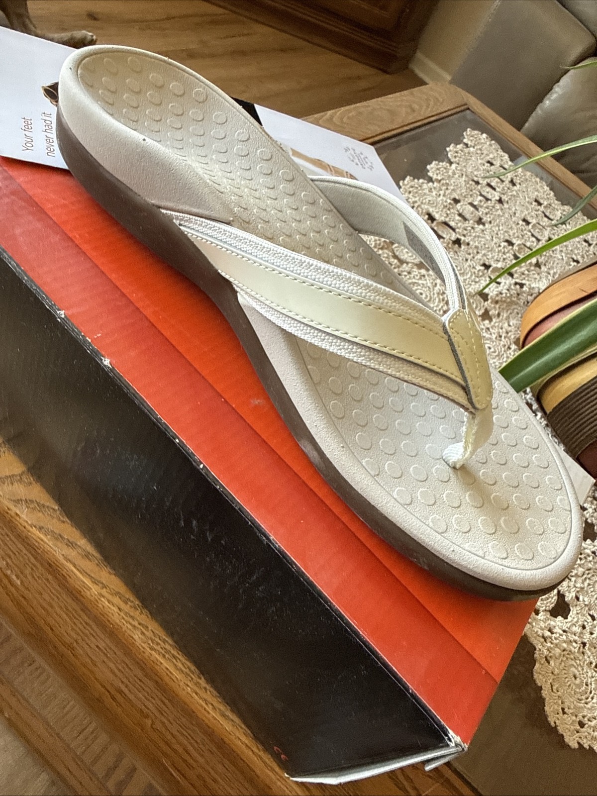 Vionic Orthaheel 44Tide 11 White Woman’s Sandals Size 7 NEW IN BOX
