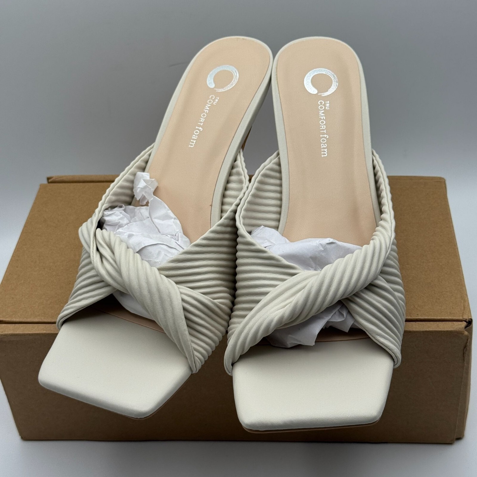 Tru Comfort Foam Greer Heels Size 9 Off White Pleated Slide Sandals Chic 🤍