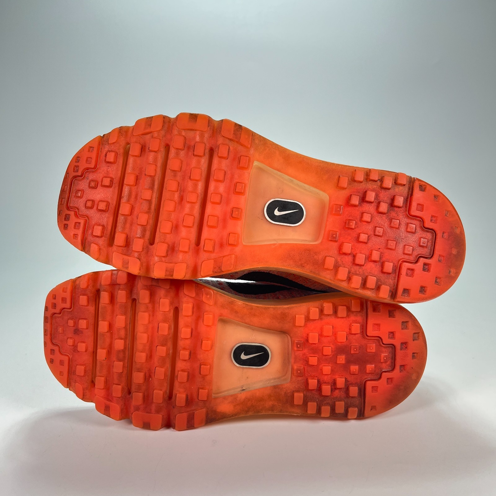 Nike Flyknit Air Max Hyper Orange Athletic Running Shoes 620659-508 Women’s Sz 6