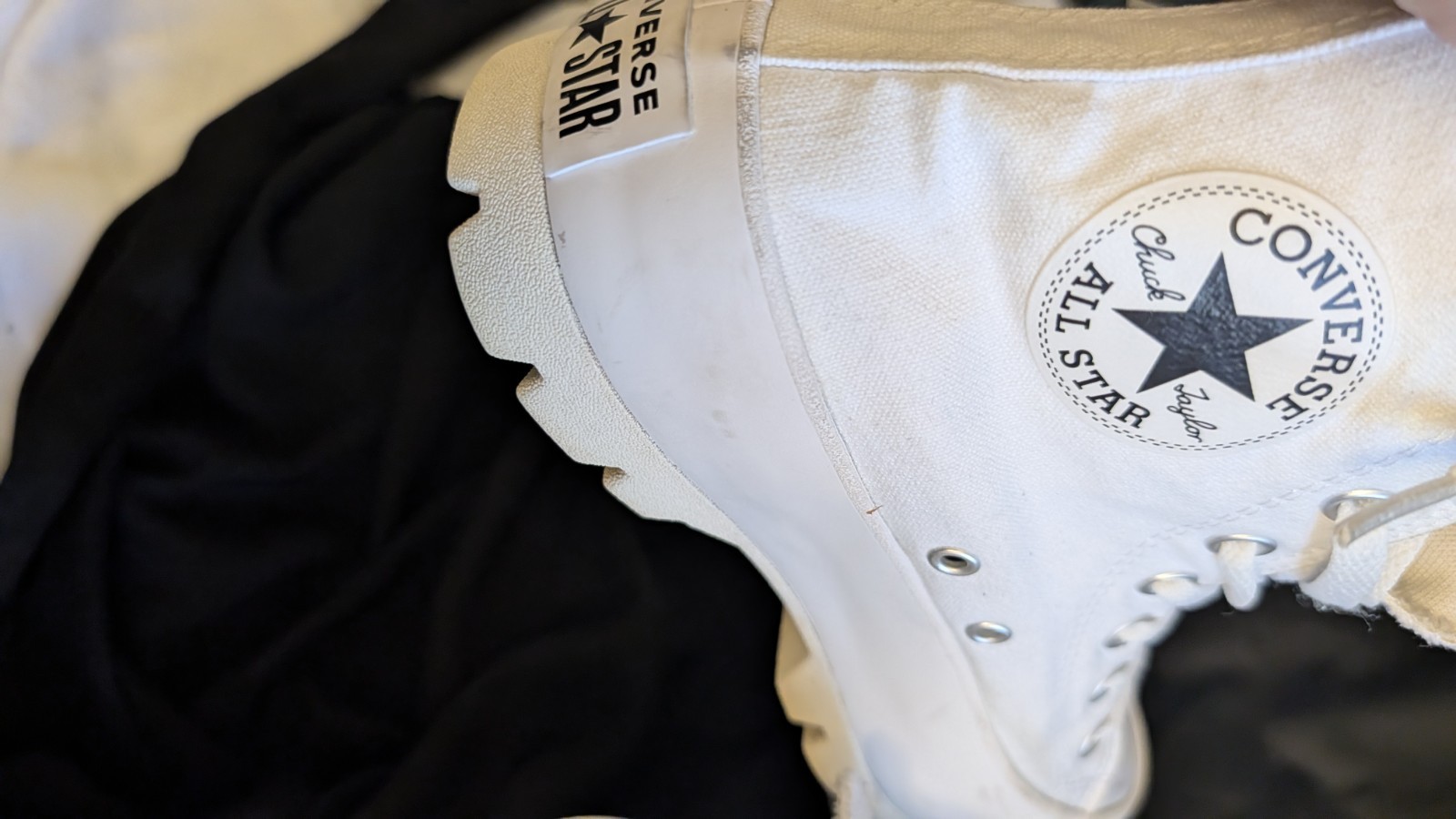 Converse Chuck Taylor All Star Lugged combat style High Top Canvas White 565902C