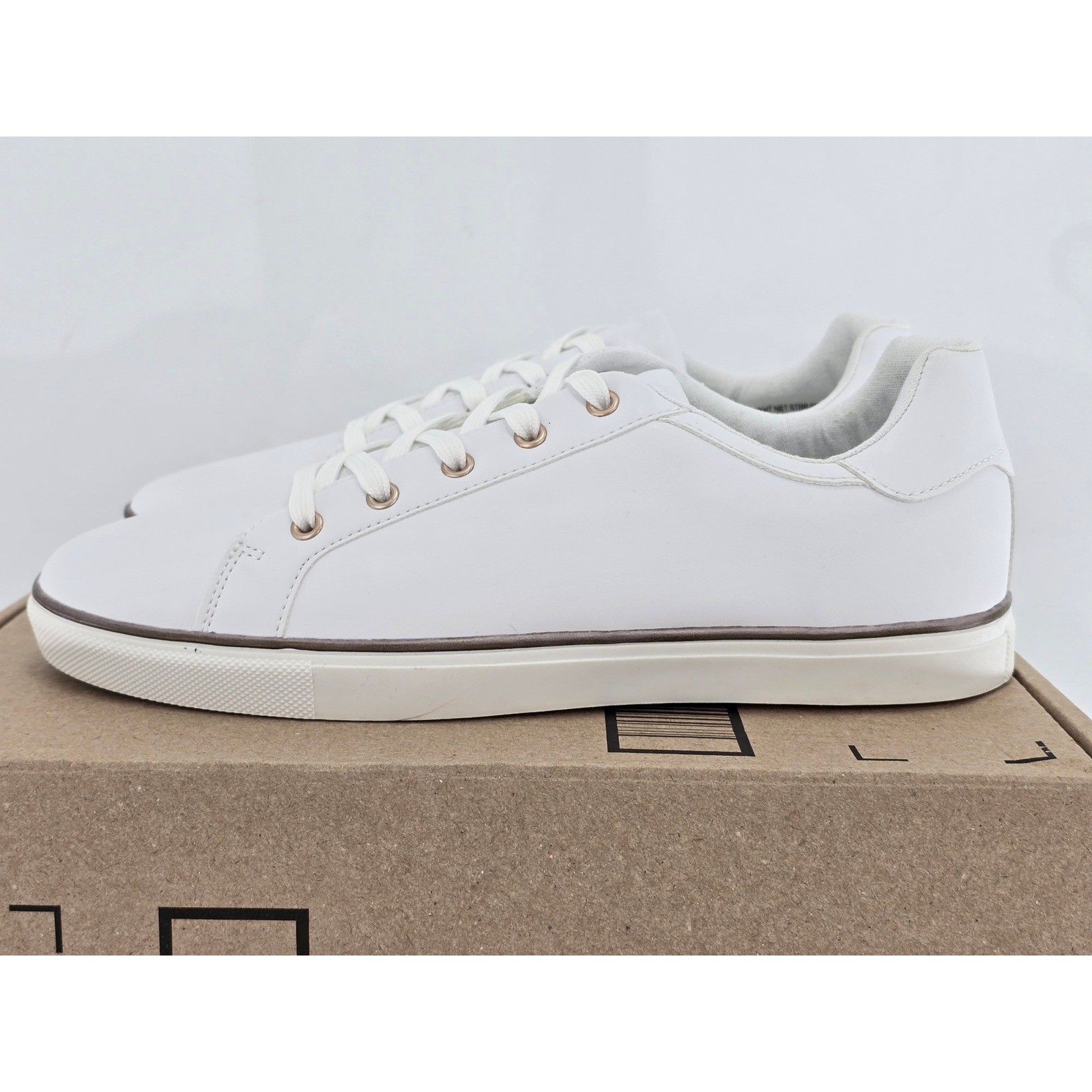 Evans Net Strap Sneaker Womens Size 11 E Wide White Lace Up Casual – Excellent