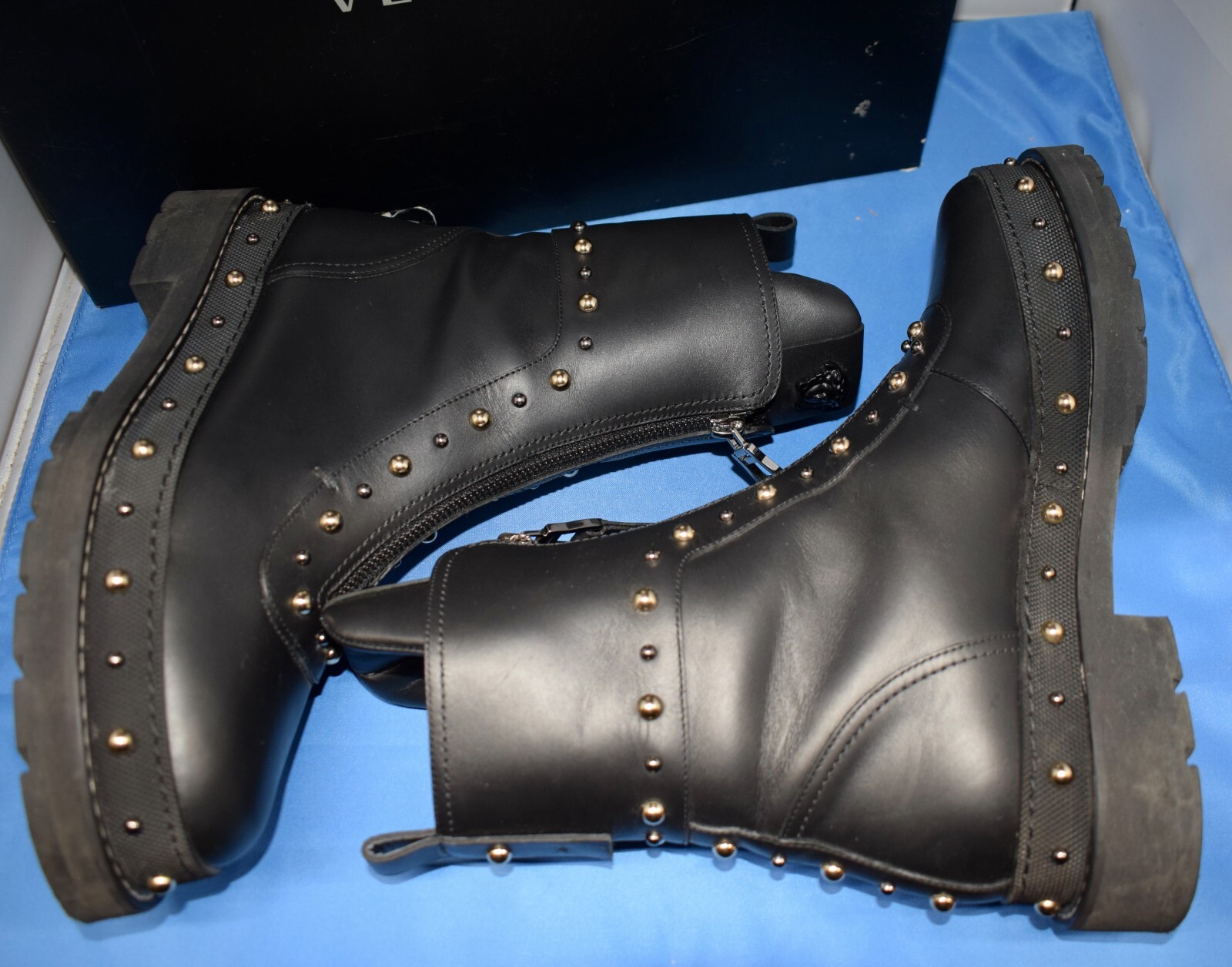 Womens Versace Black City Stud Combat Biker Size 40 Ankle Zip Up Boots ~ HS4