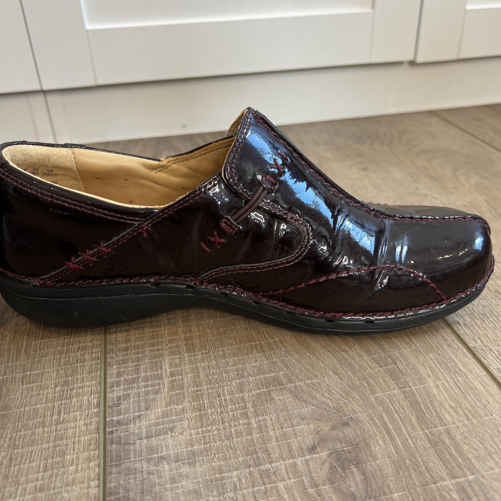 Clarks Shoes Patent Leather Artisan Unstructured Burgundy slip on Size 8.5M