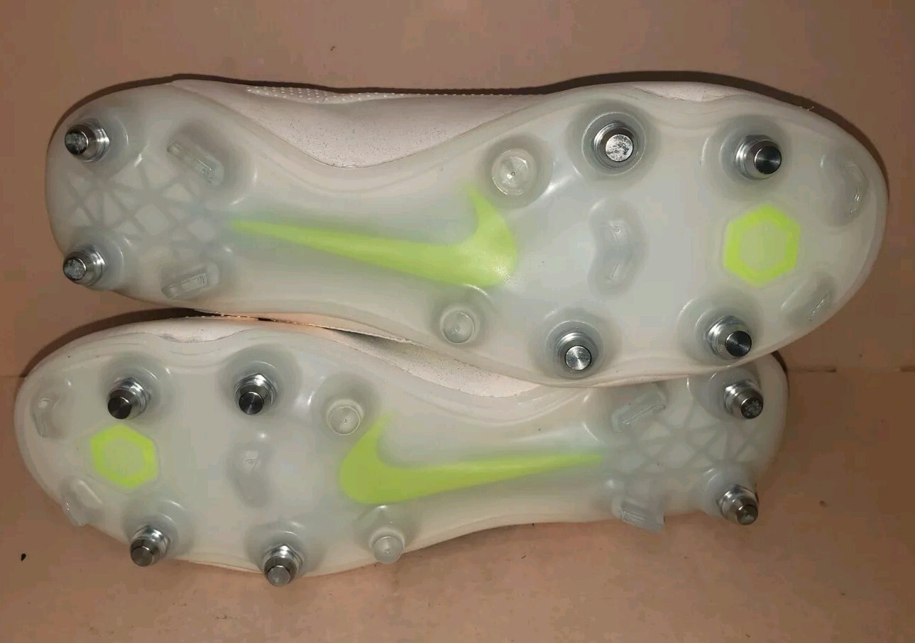 NIKE TIEMPO LEGEND 9 ELITE SG-PRO SOCCER CLEATS WOMEN’S SIZE 7.5 NWB no box top