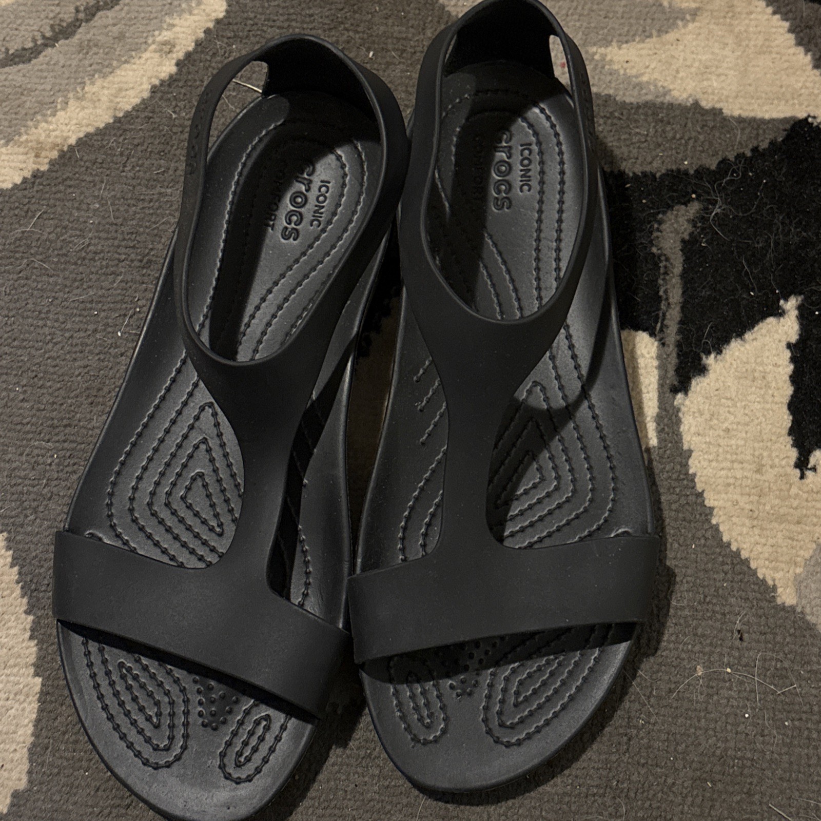 Crocs Serena Sandal Women’s Size 11Black T-Strap Flat Comfort Shoes