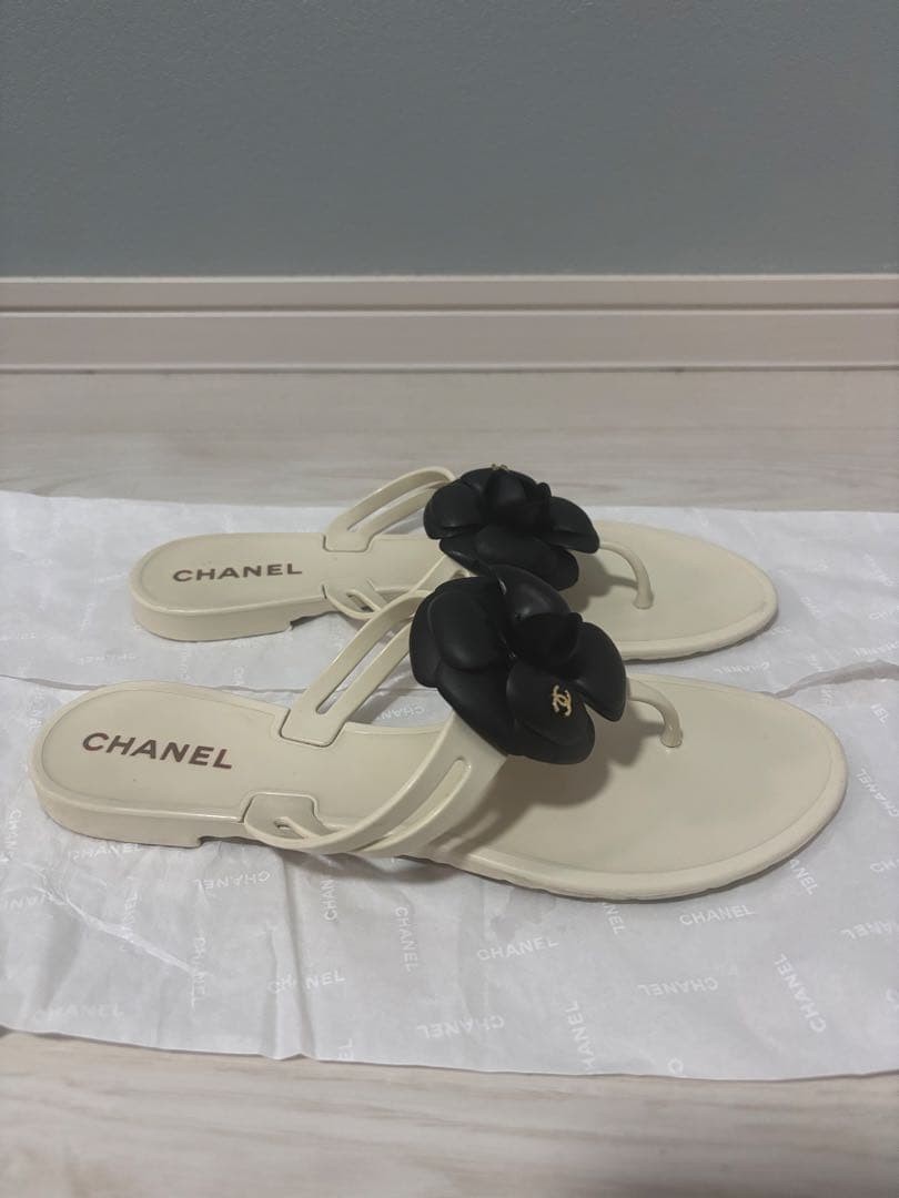CHANEL Camellia Beach Sandals Size 38 24cm Black White Excellent Condition