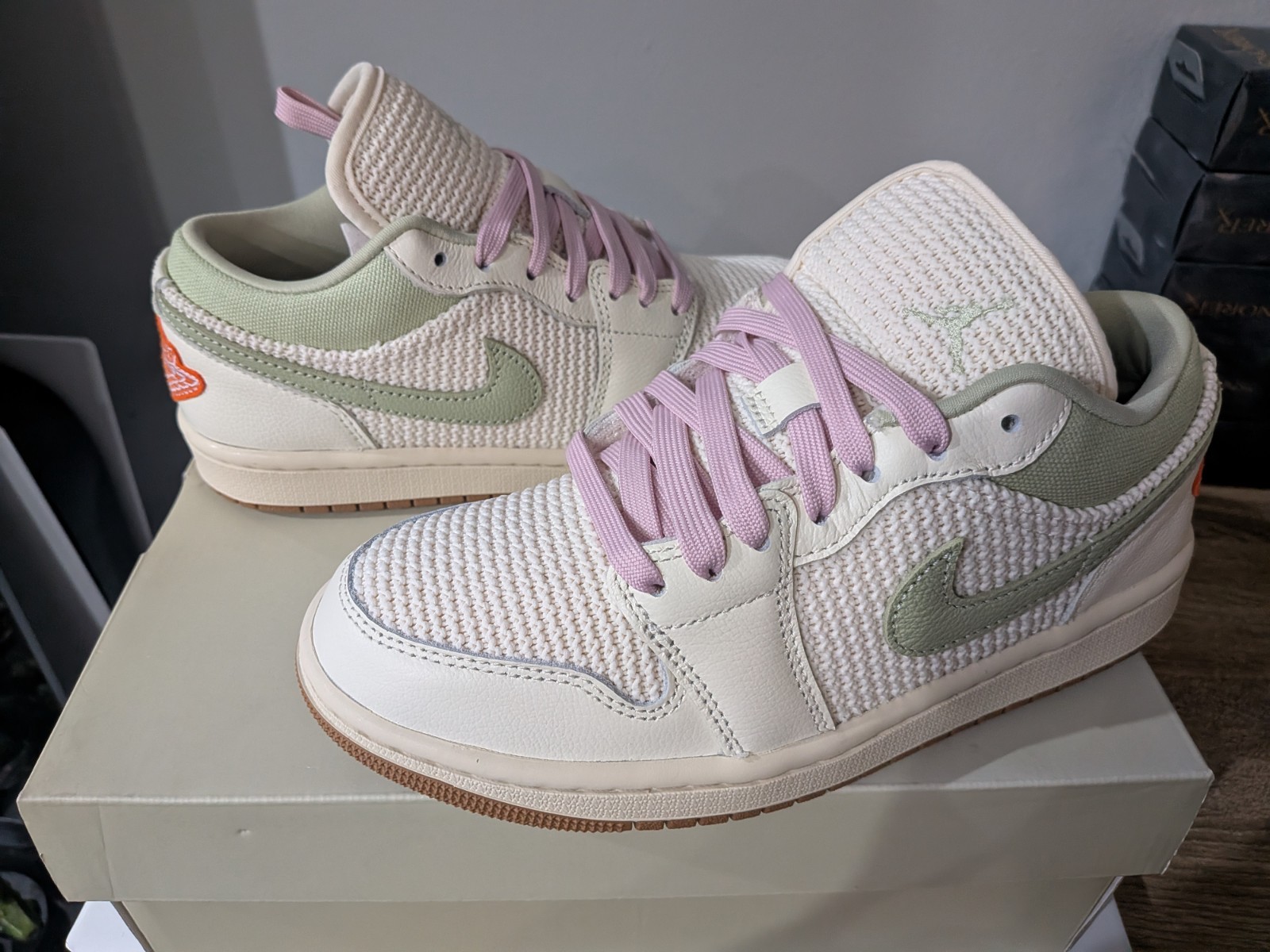 WOMENS AIR JORDAN 1 LOW SE SAIL/ICED CARMINE II0569-100-SIZE 9