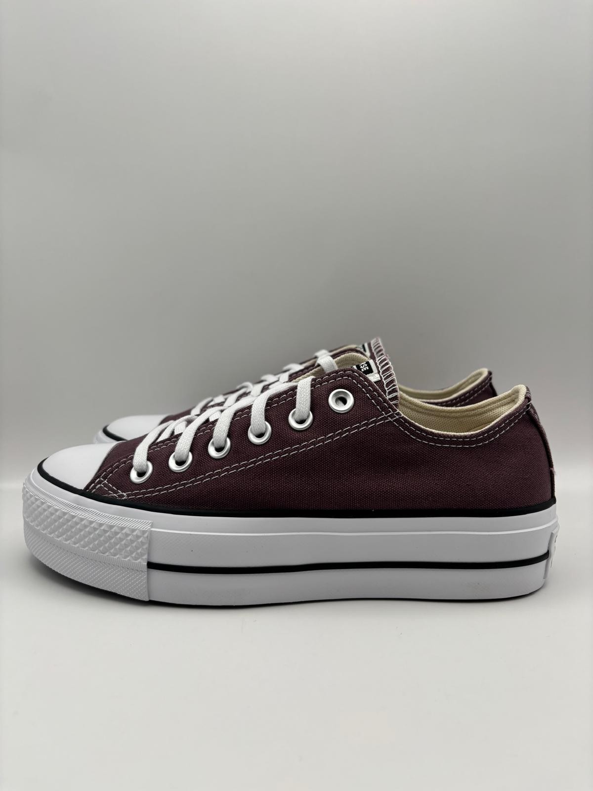 Converse Women’s Chuck Taylor All Star Low-Top Lift Platform Sneaker, size 6.5