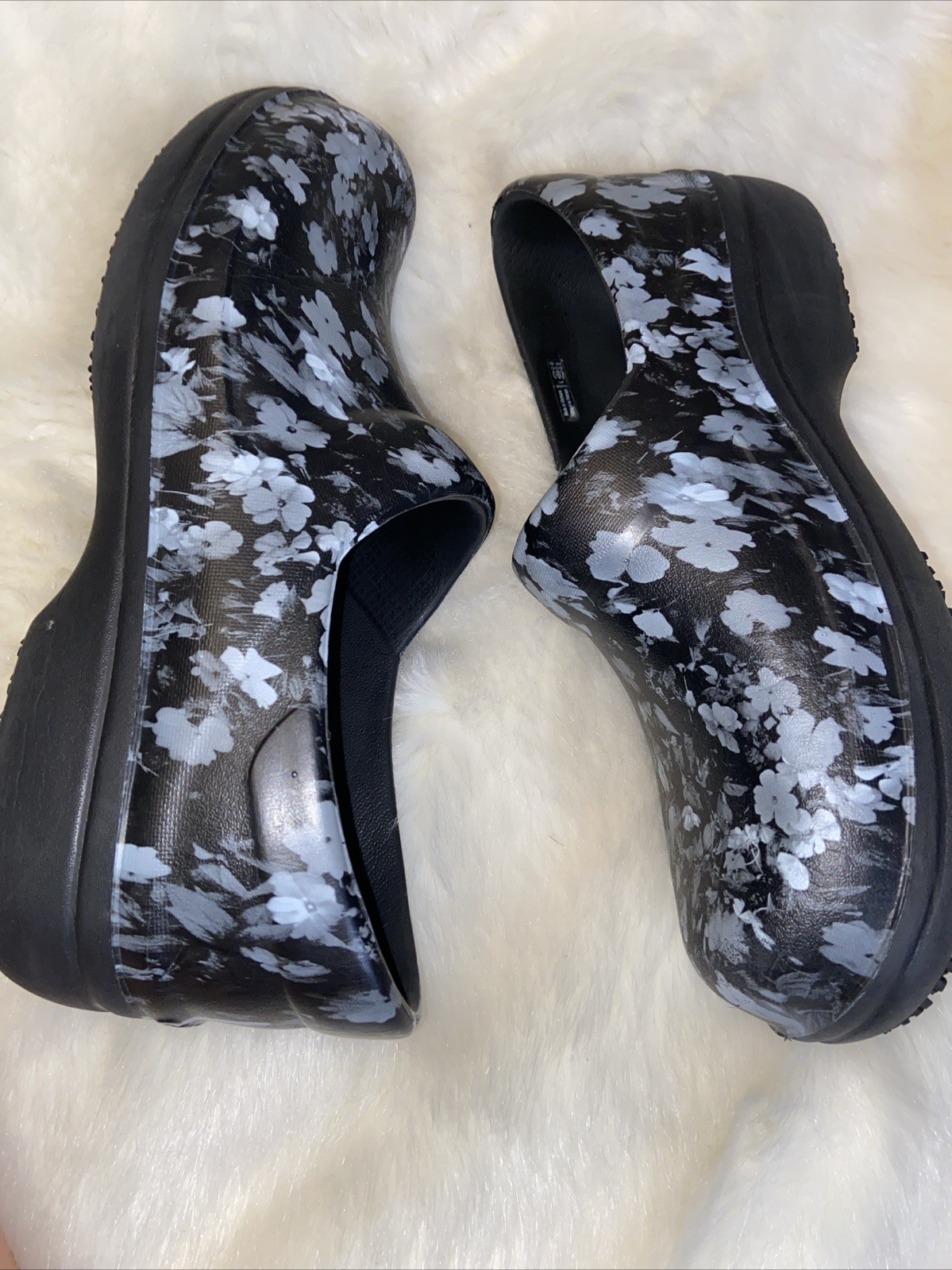 Crocs At Work Women’s 11 Neria Pro II Graphic Clogs Floral Slip On $59 READ