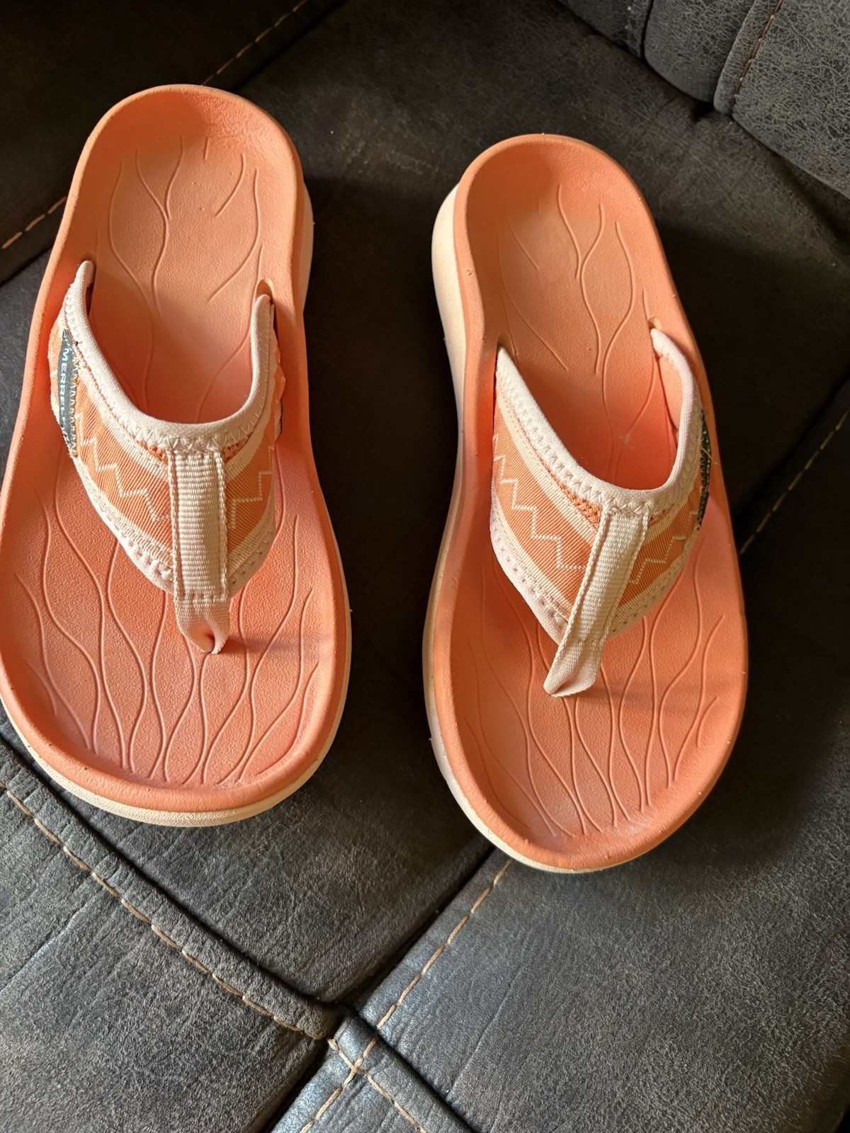 Merrell Women’s Orange Beige Geometric Thong Slip-On Sandals US 8