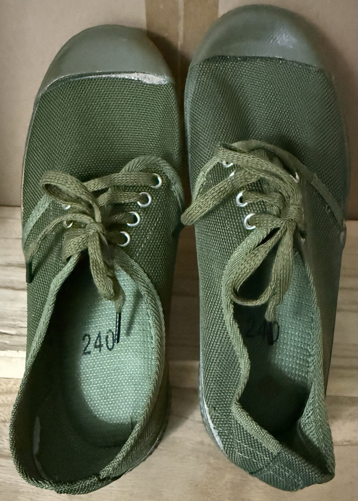 Women’s Size 6 US (230) Army Green Fashion Lace Up Tennis Shoes- A2000