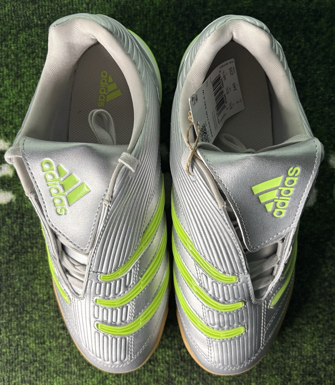US Women’s 7/Men 6 – Adidas Predator Sala «Silver Metallic Signal Green» JR1636