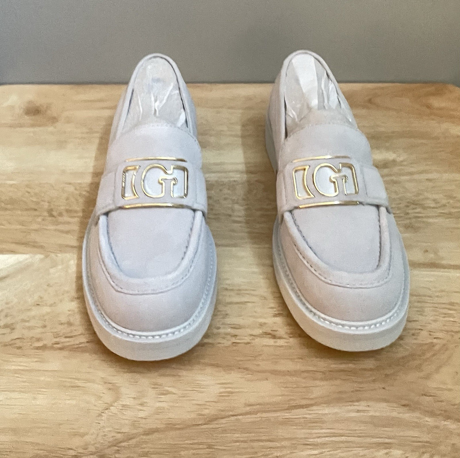 Guess Los Angeles Shuttle Loafers Women’s Size 5.5 Light Gray Retail $129 Suede