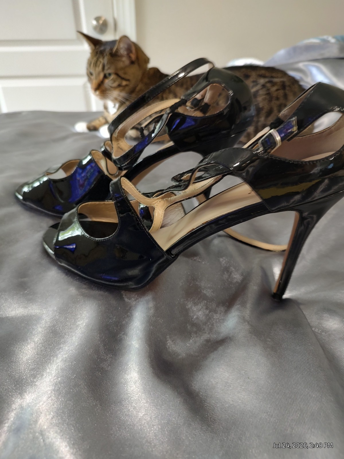 Womens shoes Black patent beautiful cross strap pattern along instep in size16