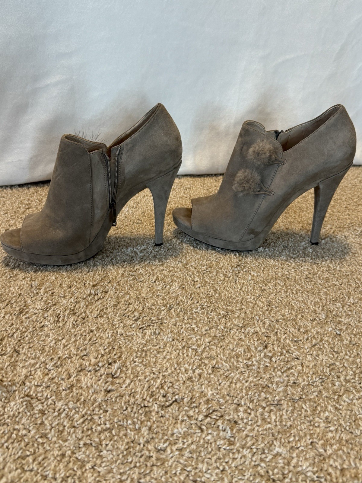 Via Spiga Women’s Gray Suede Open Toe Bootie Heel Zip Pom-Poms US 9
