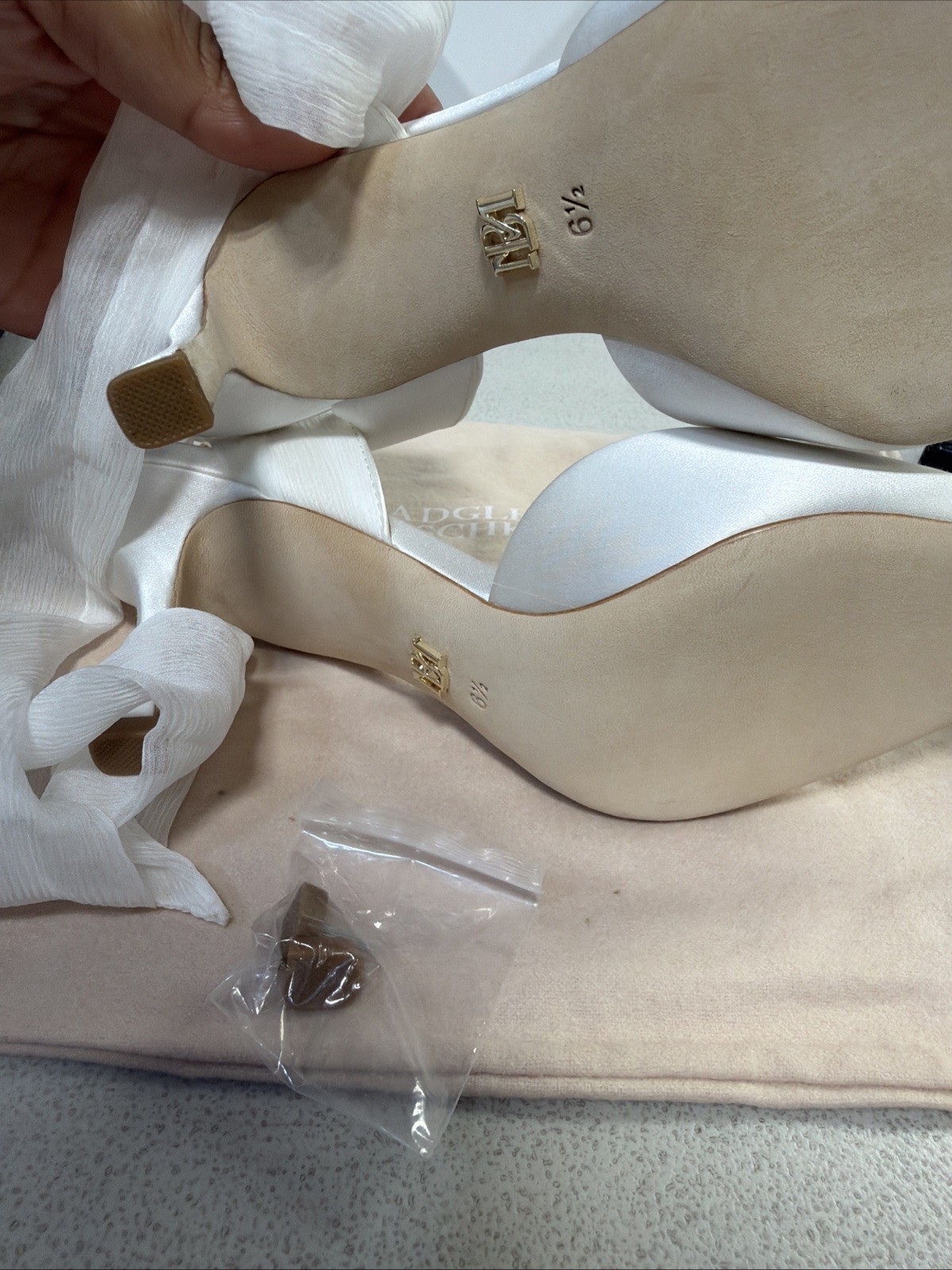 BADGLEY MISCHKA Blaze Satin Wrap Pumps Size 6.5 White READ DESCRIPTION