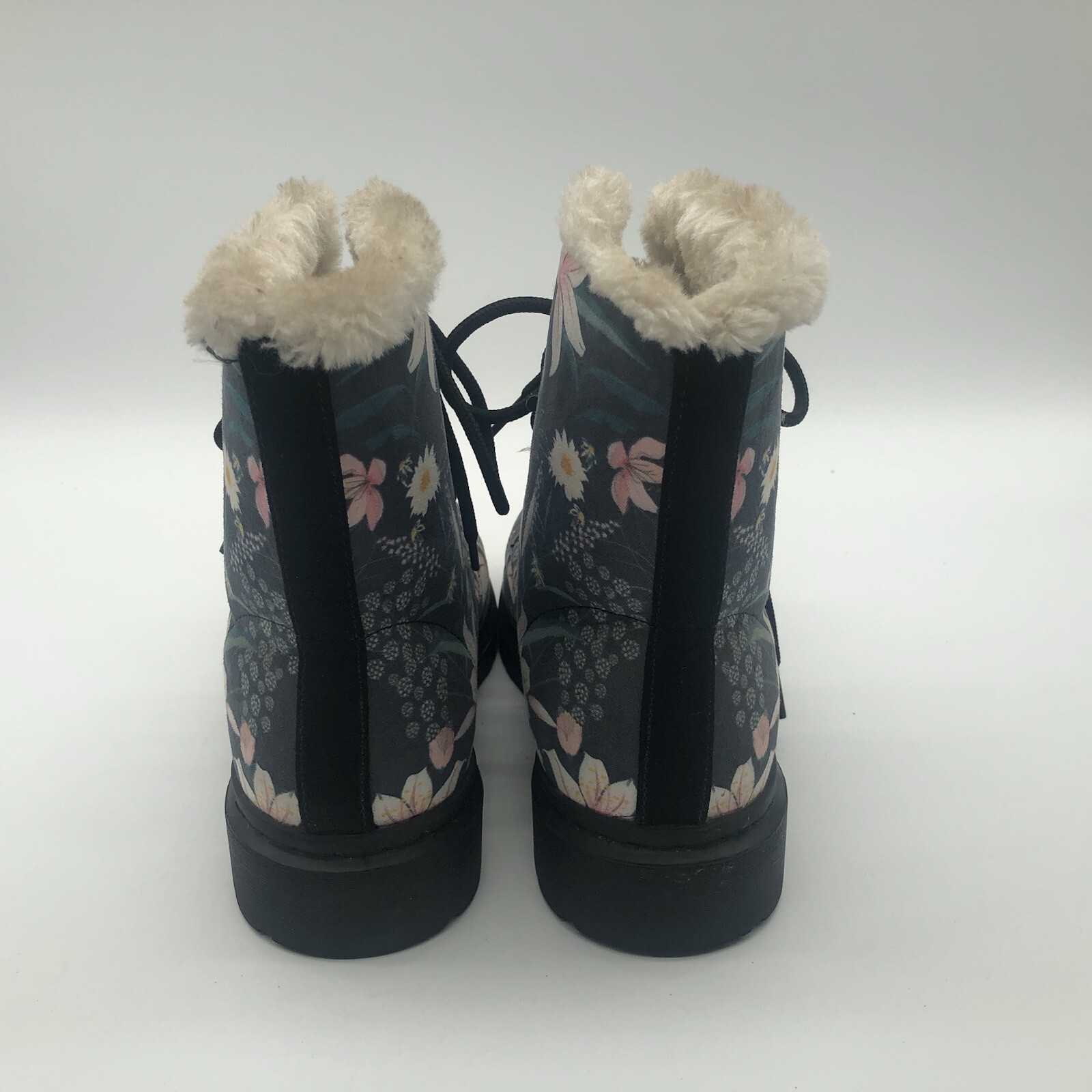 Yes We Vibe Boots Women’s 6.5 Charcoal Gray Lilly Floral Vegan Leather Print