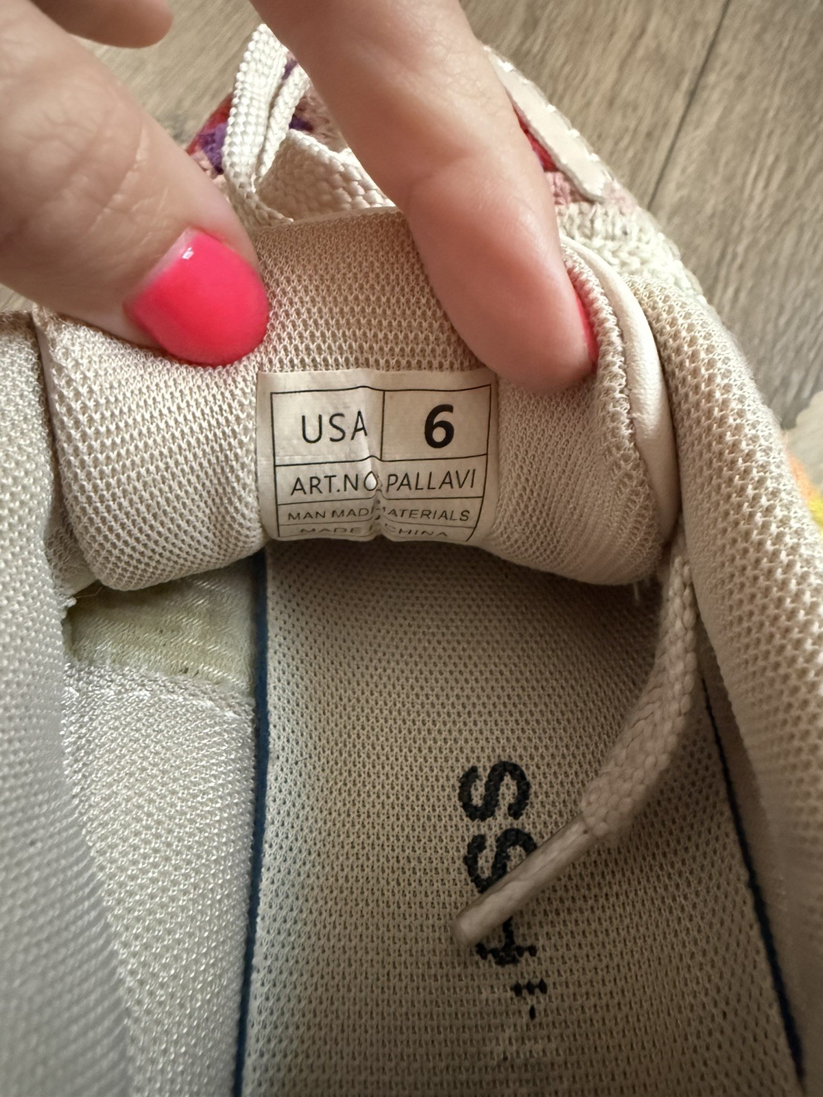 Size 6 Women’s Berness Casual Sneakers
