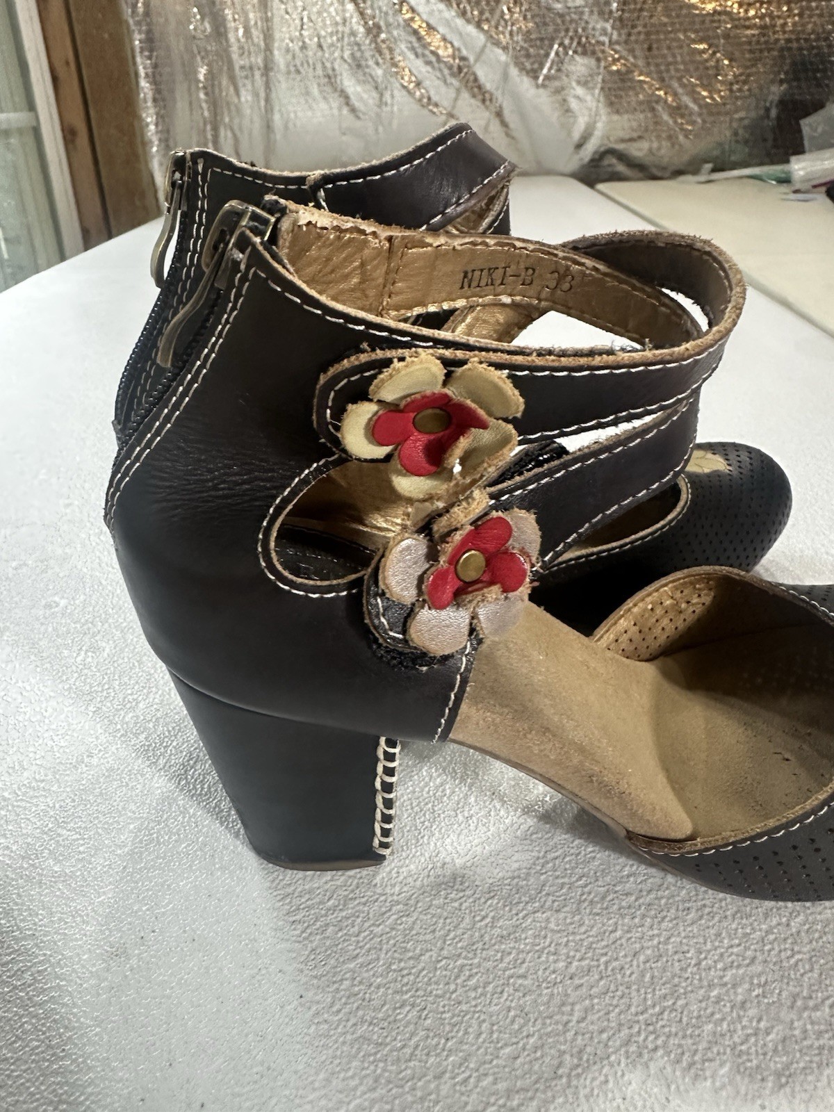 L’Artiste by Spring Step Women’s Niki Shoes Women’s 38 Floral Block 3” Hill