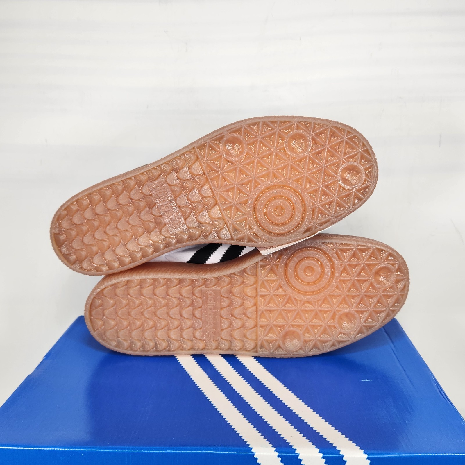 Size 9 – adidas Sambae – Cloud White / Black / Gold Metallic – Womens – JI1349
