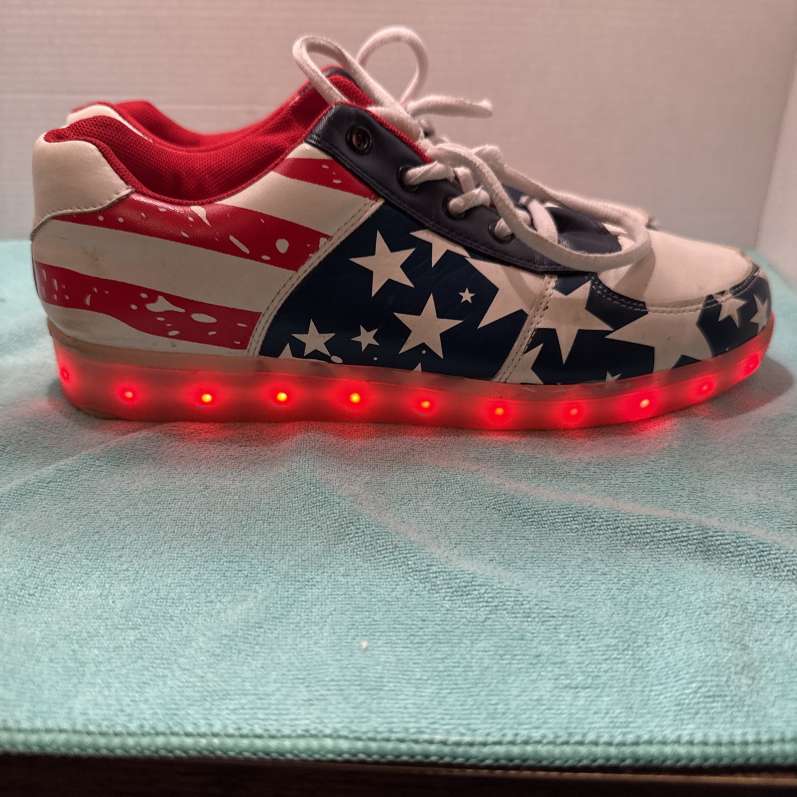 uruoi Light Up Shoes USA American Flag LED Sneakers Size 9.5 Comes w/Charger