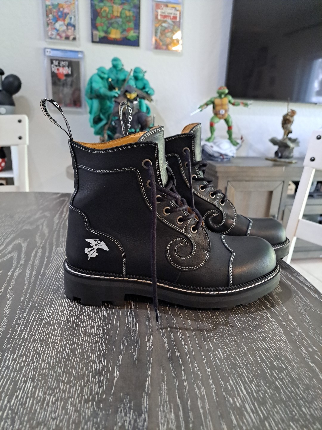 Fluevog 7TH HEAVEN Angel Derby Swirl Ankle black leather boots SIZE M 8 W 10