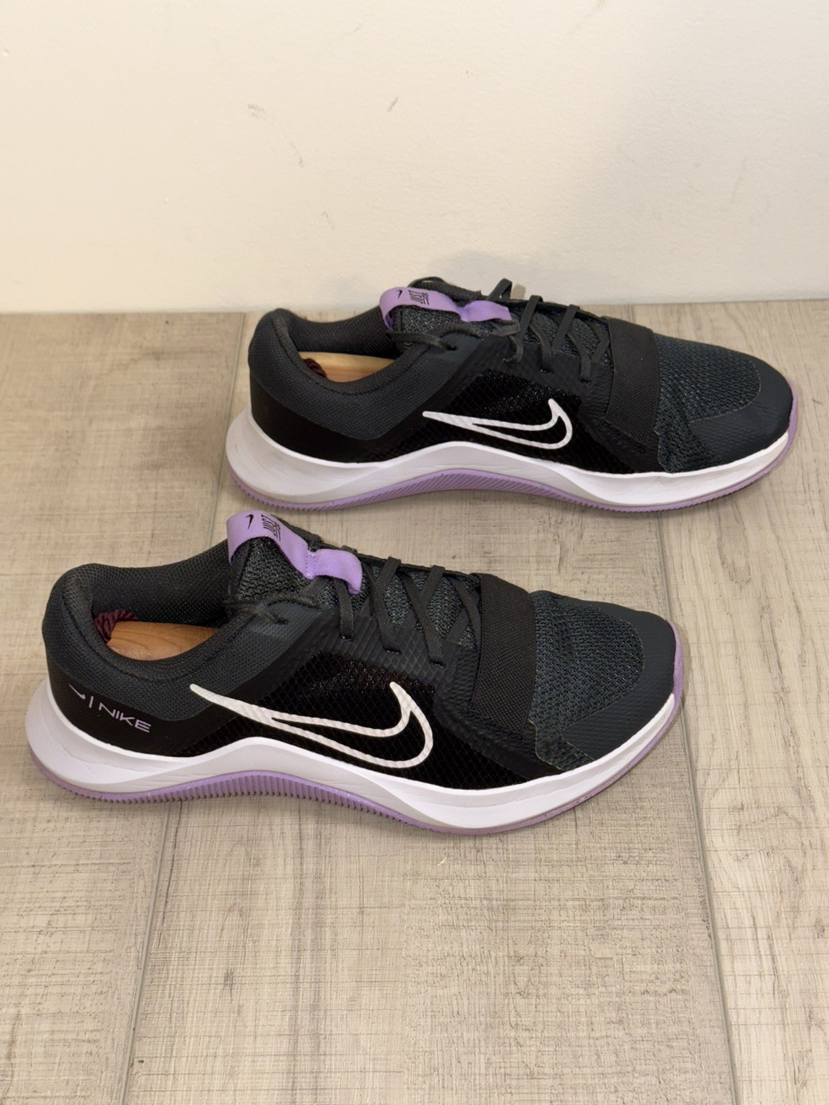 Nike MC Trainer 2 Womens Size 9.5 Black White Athletic Running Shoes Sneakers