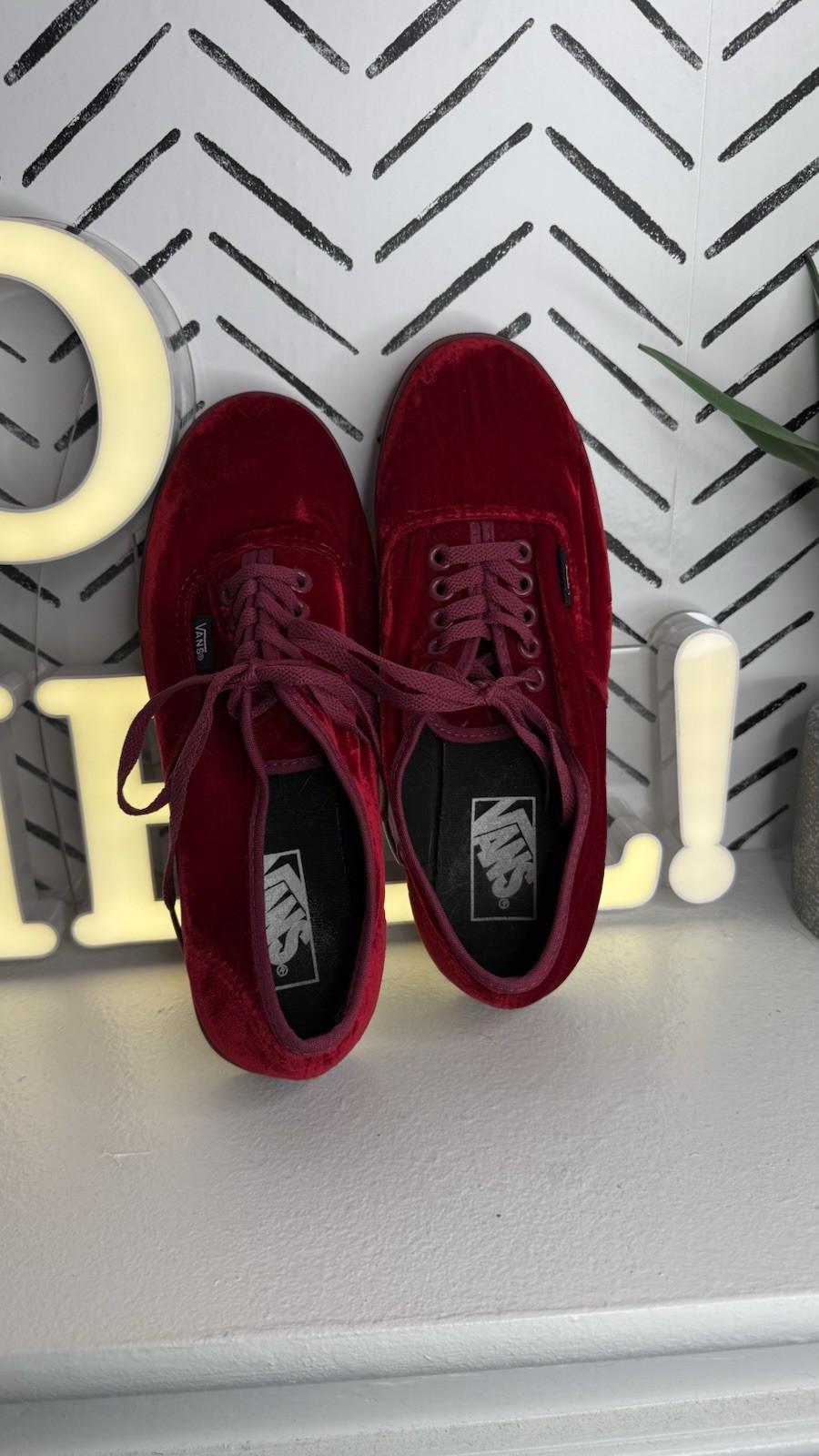 Vans Authentic Velvet Sneakers Burgundy Oxblood Women’s 7 Men’s 5.
