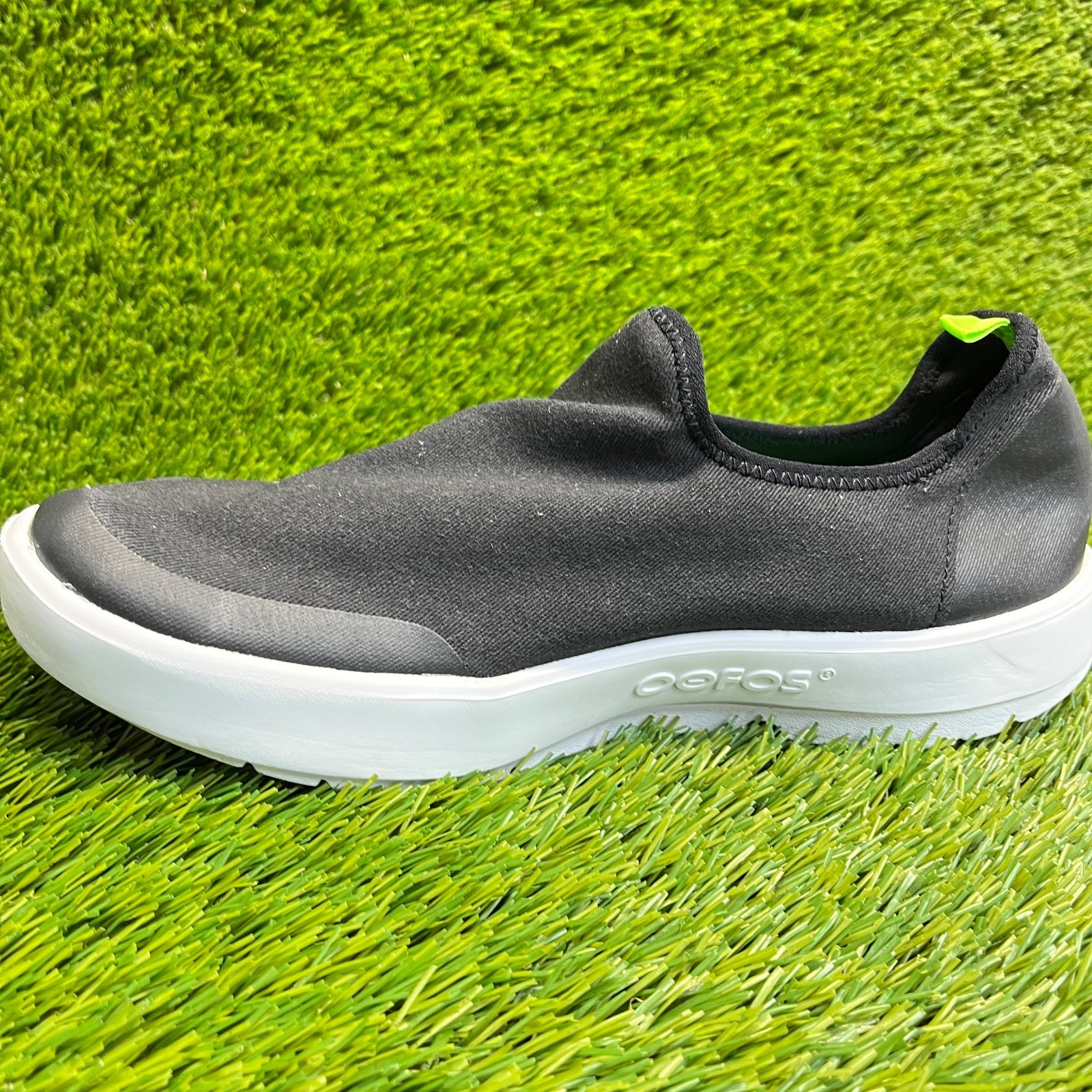 OOFOS OOmg eeZee Low Womens Size 11 Black Casual Walking Slip On Recovery Shoes