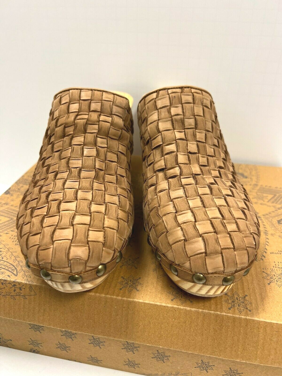 $160 Free People Adelaide Clog NIB Taupe Tan Sizes 6,7,8,9,10 (36-40 EU) 3″ Heel