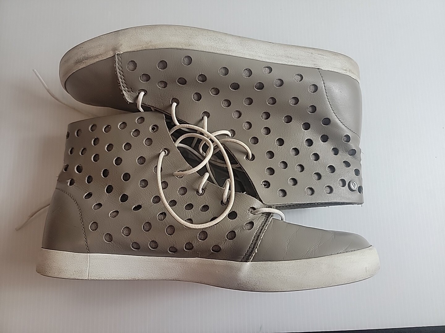 Volcom Heather Gray Leather High Top Perforated Sz 7.5