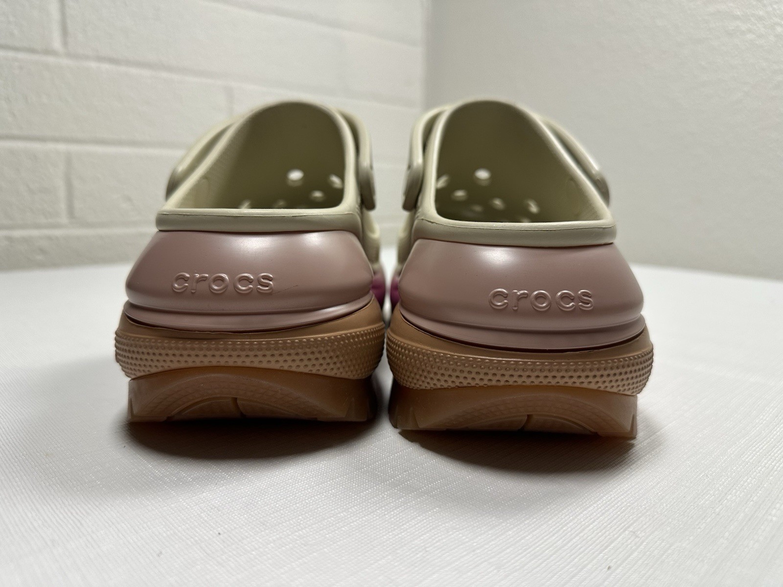 Women’s Crocs Classic Mega Crush Color Dip Slingback Clog Size 6 Bone Pink