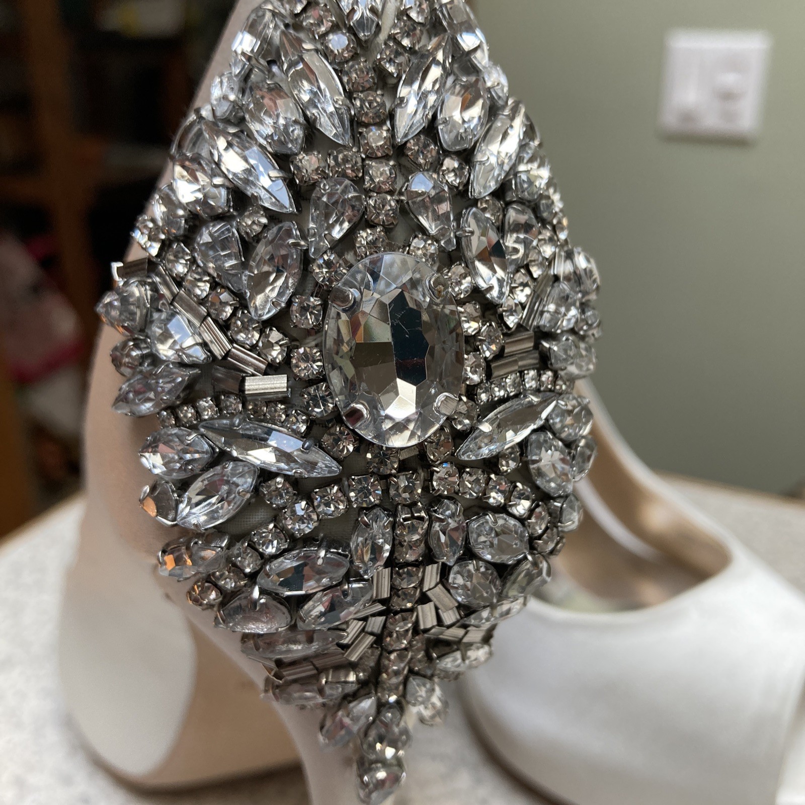 Badgley Mischka Kiara Embellished Peep-Toe Evening Pumps, Size 9 see description
