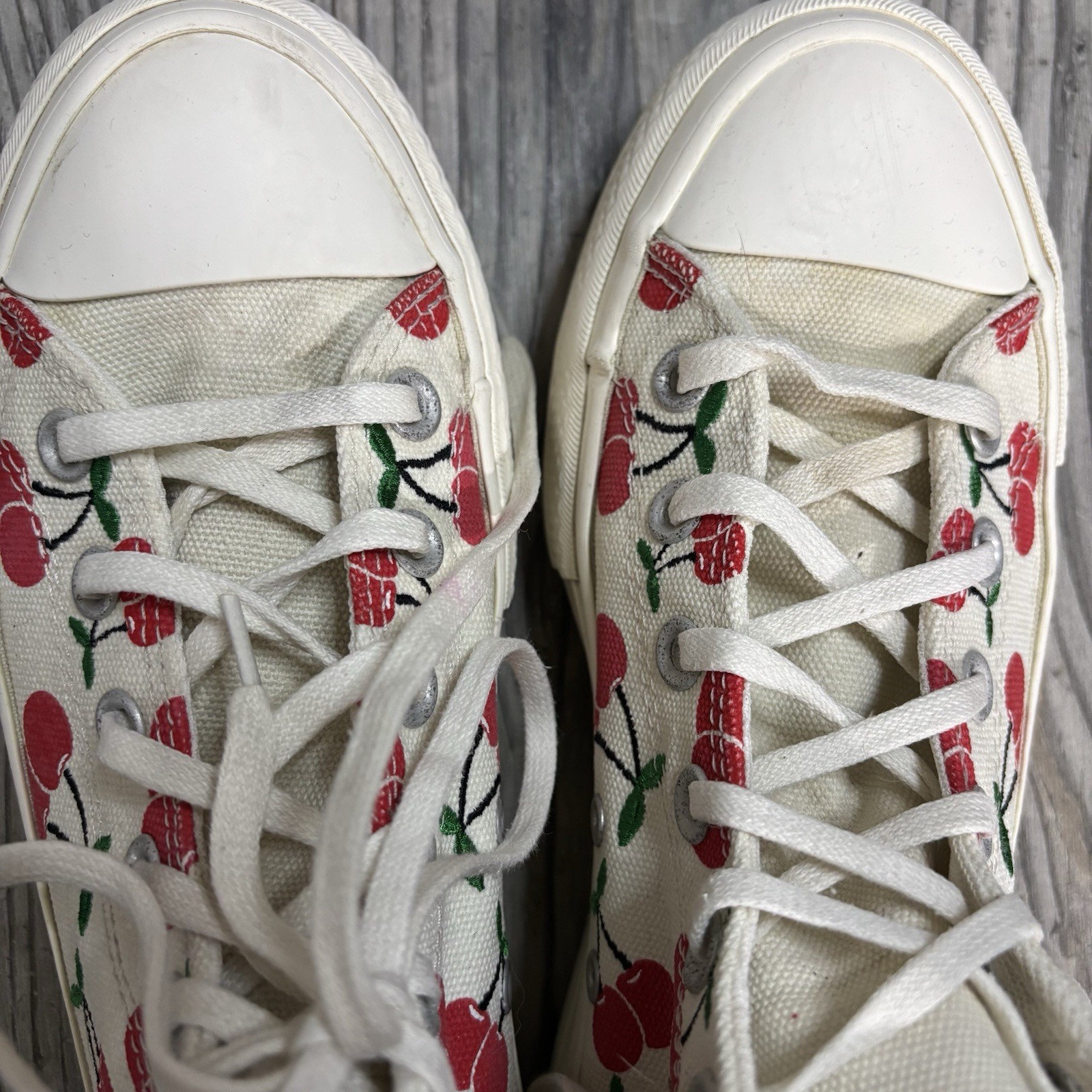 Converse All Stars Cherries Platform Chuck Taylor Hightops Women’s 7