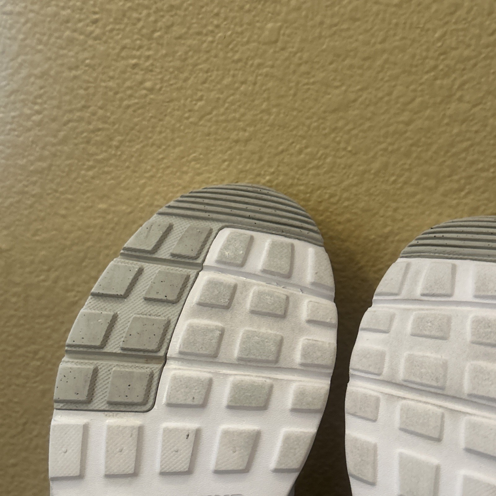 Nike Air Max SC Women’s Sneaker CW4554-100 US Size 6.5 White / Metallic Platinum