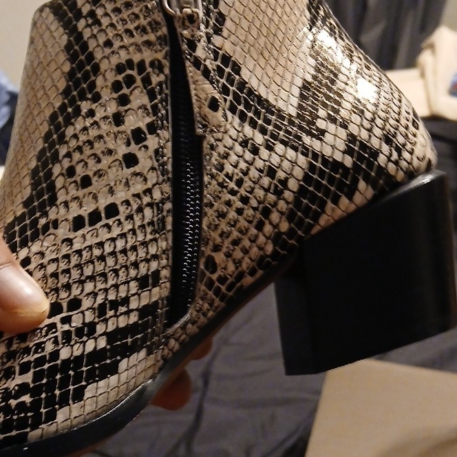 LINEA Paolo Sochi2-L Snake Print Leather Ankle Boots Beige Black Zip US 8.5