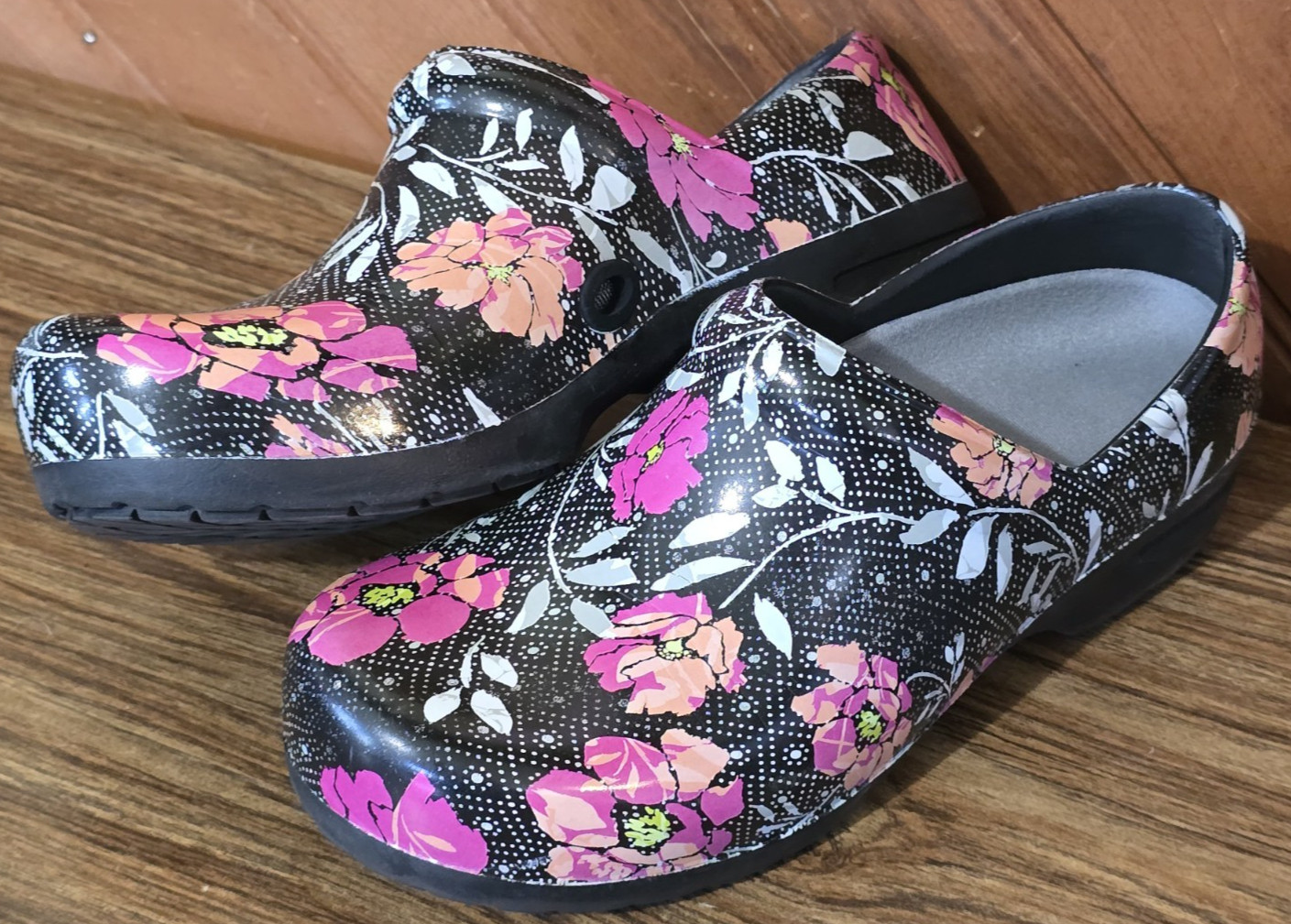 Anywear Black Floral Slip Resistant Slip On Clog Nurse Workwear SR Angel Size 8