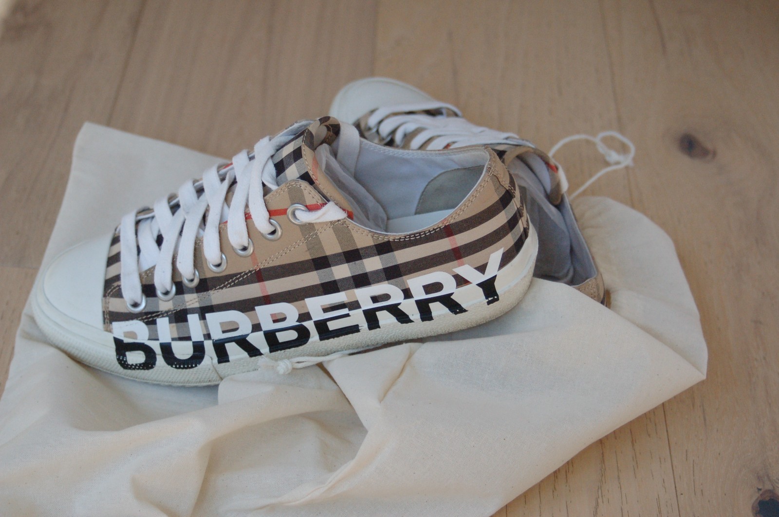 Used Burberry Larkhall BEIGE CHECK CANVAS LOGO WHITE CAP TOE SNEAKERS 39/ US 8.5