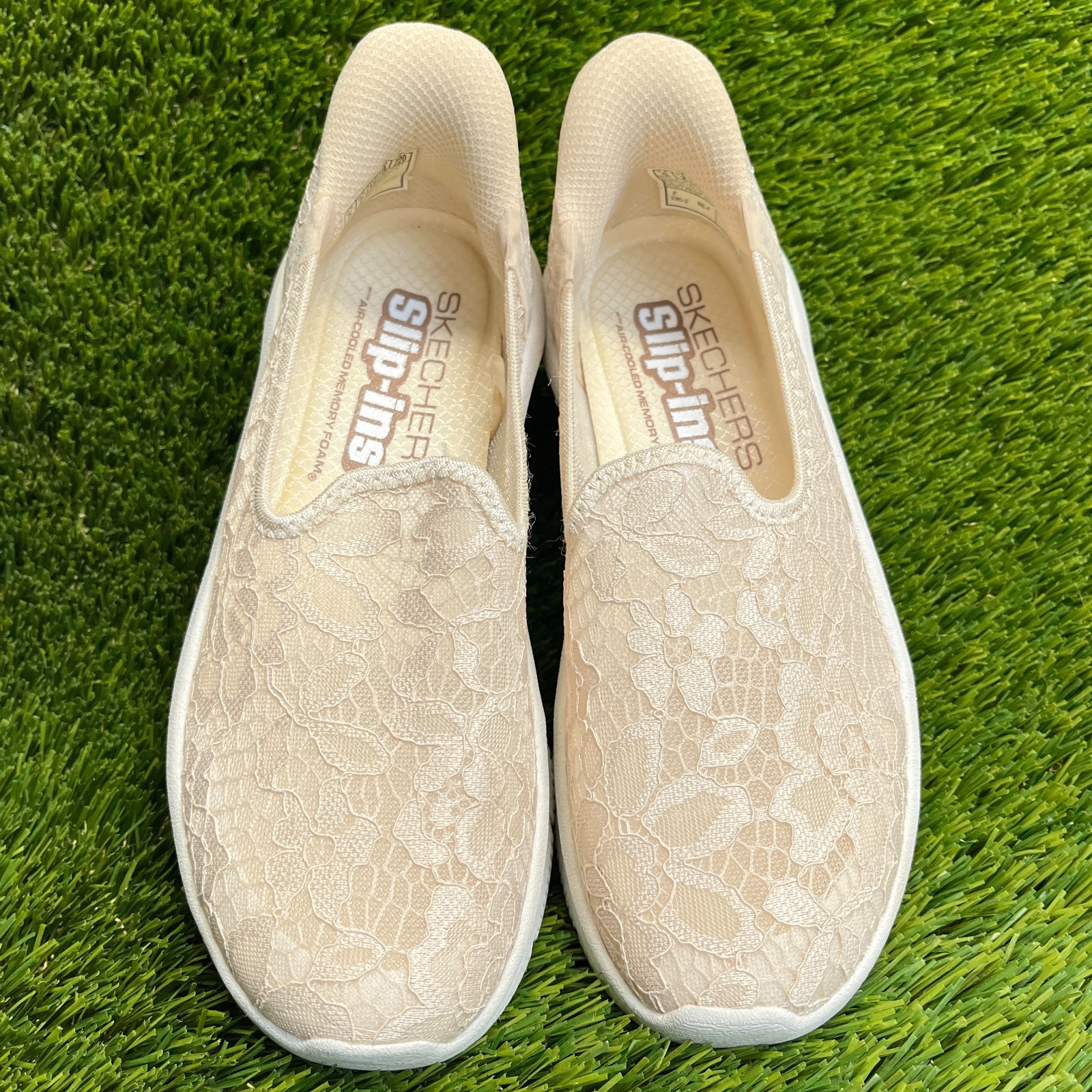 Skechers Slip-Ins Modern D’Lux Womens Size 5 Beige Casual Walking Slip On Shoes