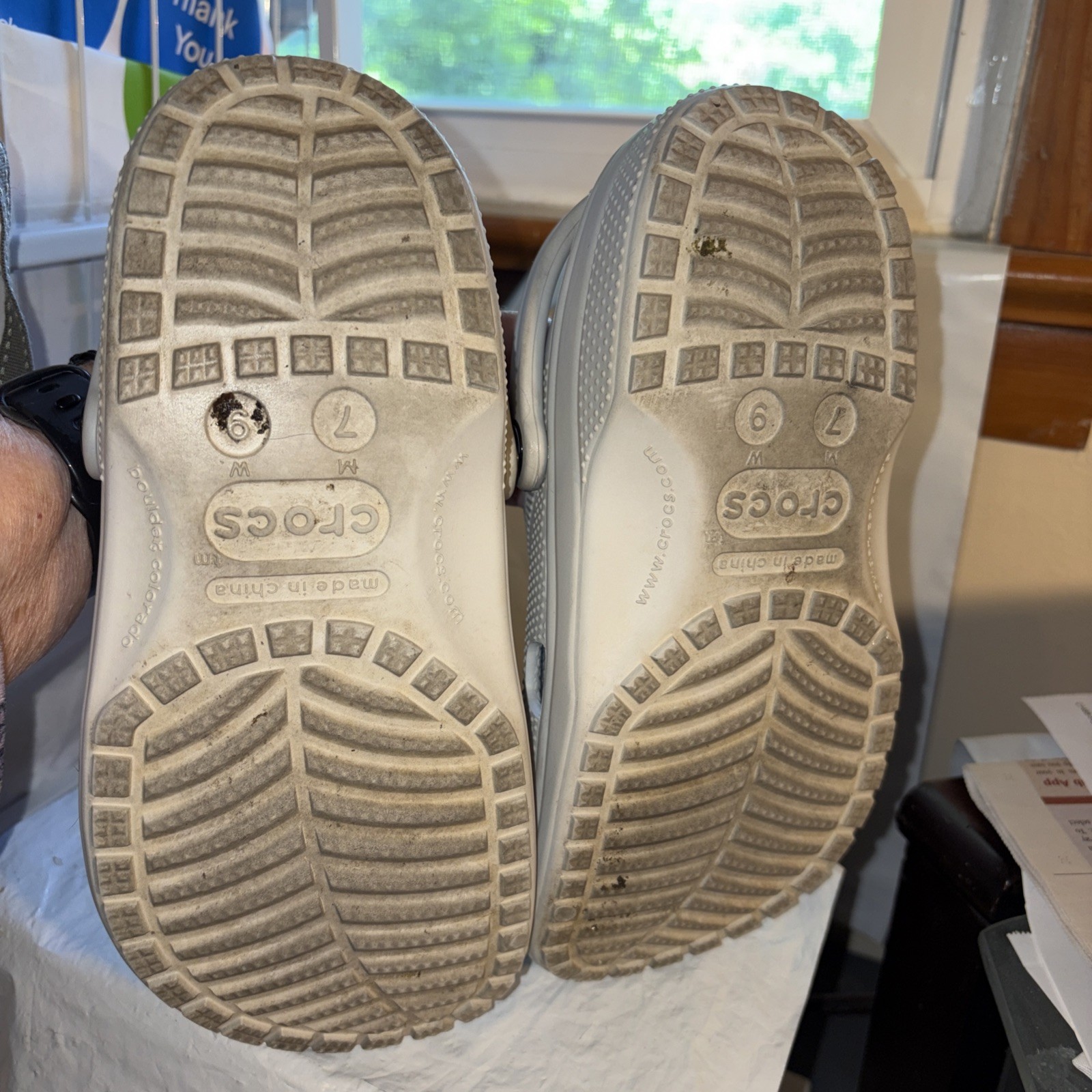 Crocs Classic Clog Light Gray Slip-On Unisex Adults Women’s 9 men’s 7